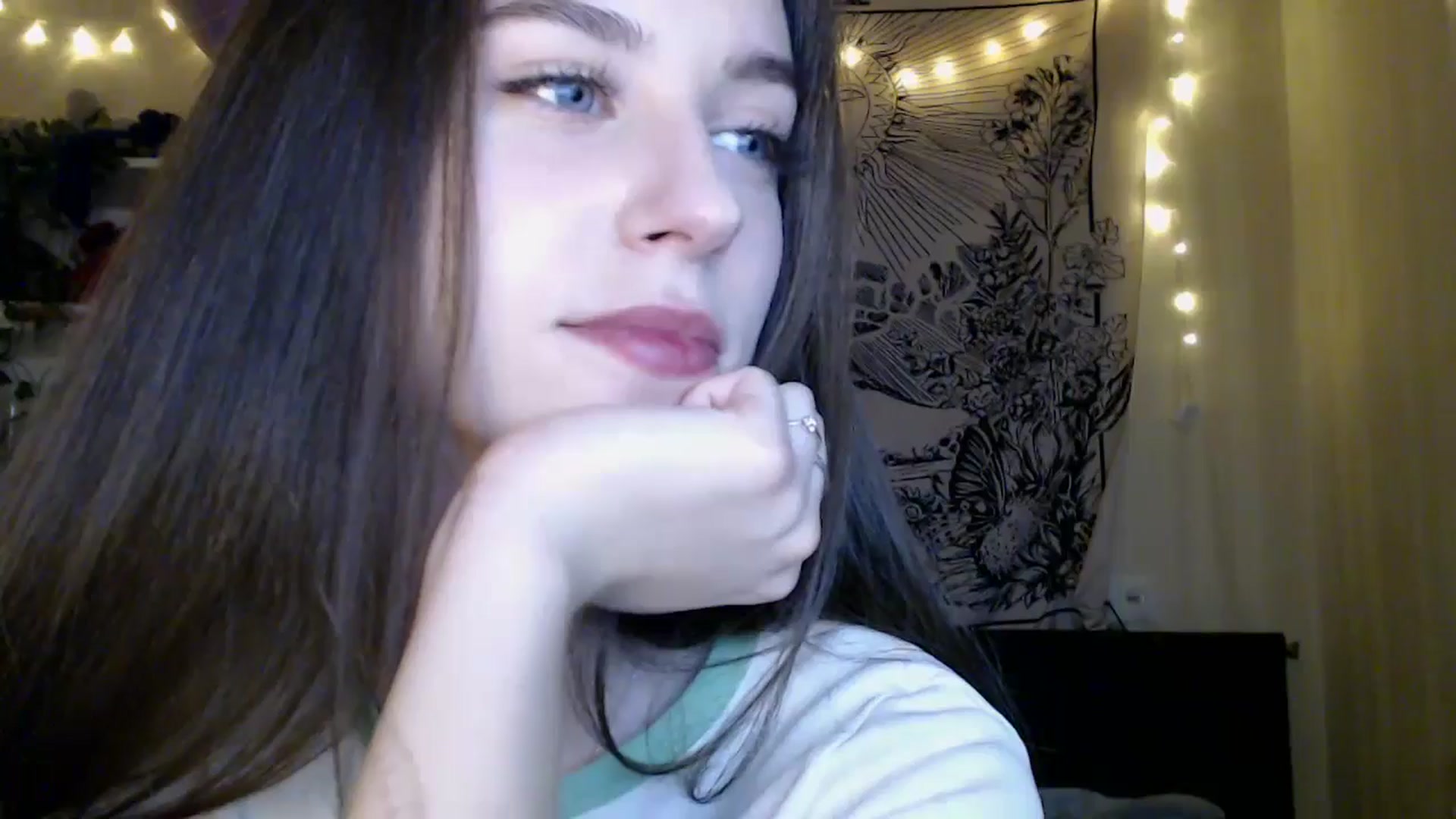 Gallery image thumbnail from ElsieF_'s myfreecams stream on, 04/19/2025, 18:39 image 16 of 20