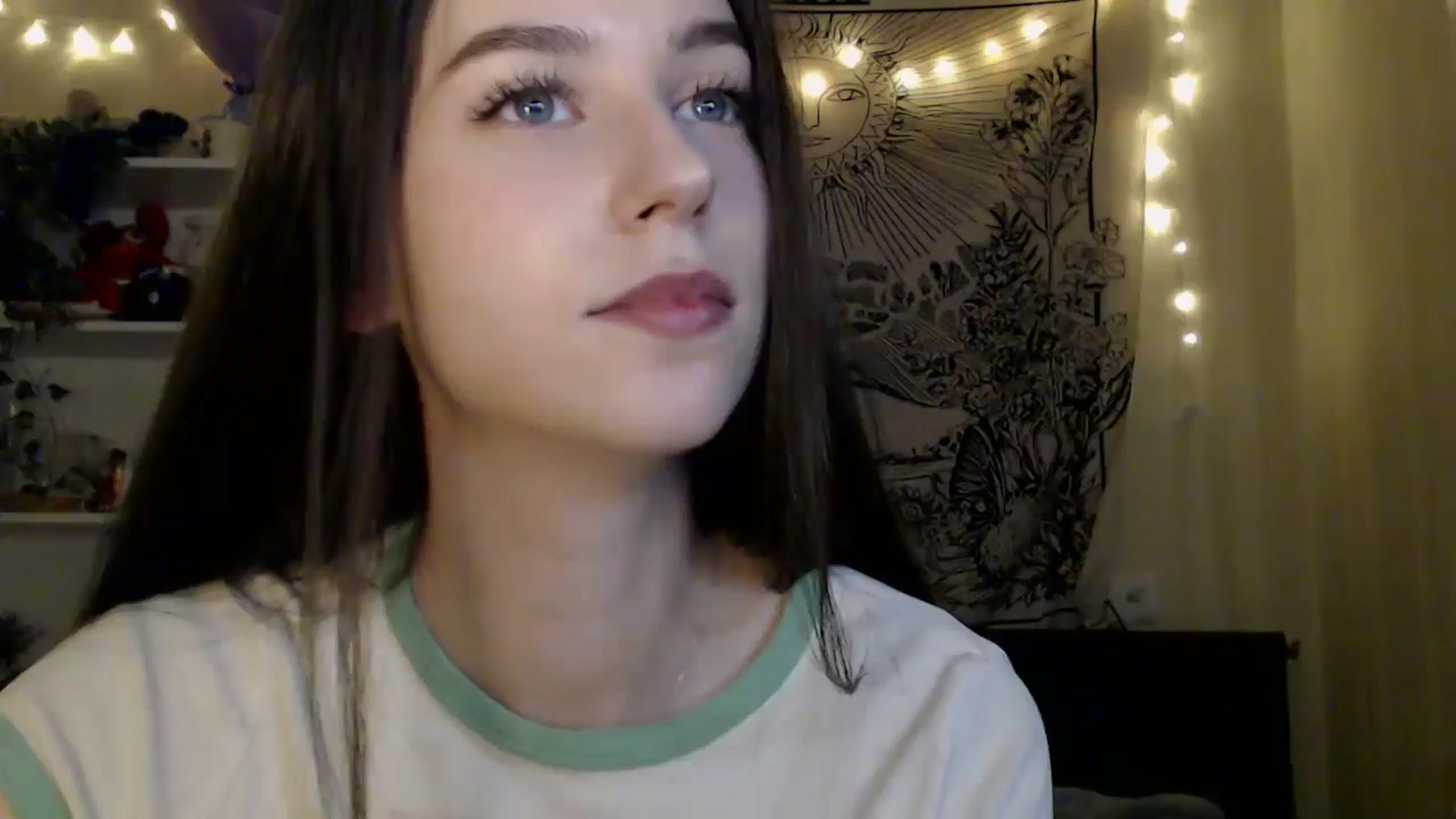 Gallery image thumbnail from ElsieF_'s myfreecams stream on, 04/19/2025, 18:39 image 14 of 20