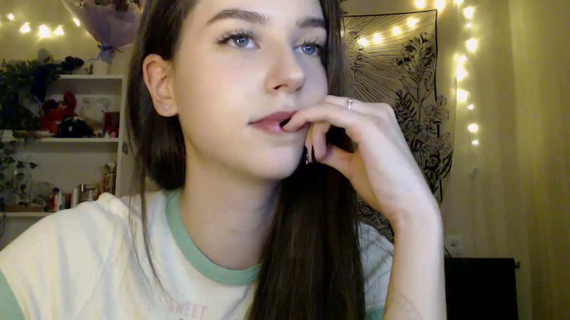 Gallery image thumbnail from ElsieF_'s myfreecams stream on, 04/19/2025, 18:39 image 7 of 20