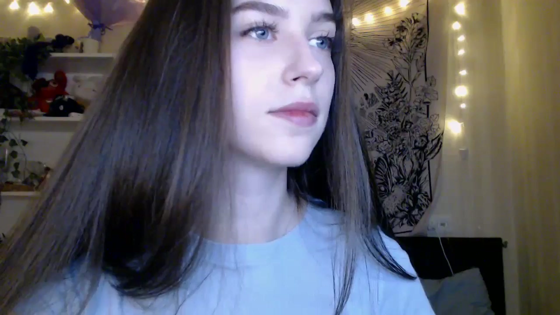 Gallery image thumbnail from ElsieF_'s myfreecams stream on, 04/22/2025, 18:16 image 7 of 20