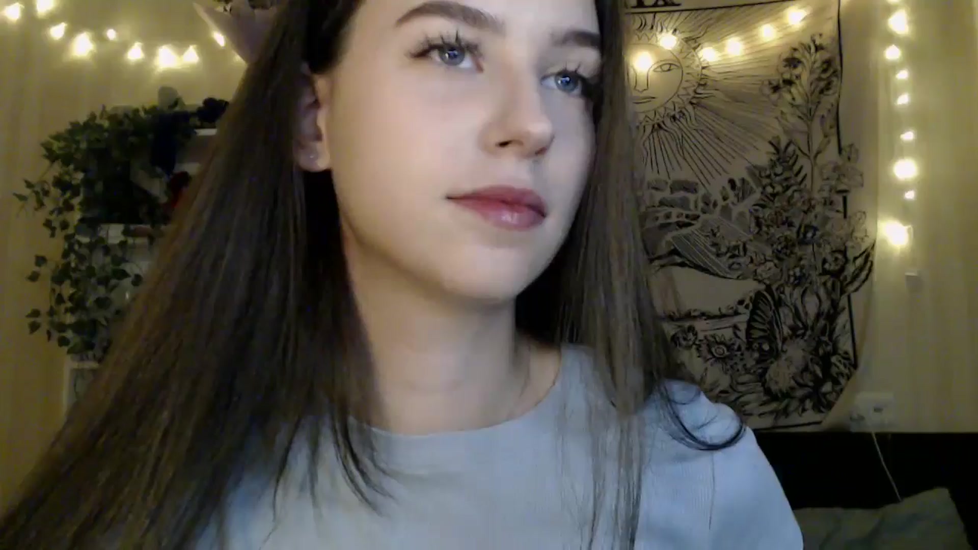 Gallery image thumbnail from ElsieF_'s myfreecams stream on, 04/22/2025, 18:16 image 17 of 20
