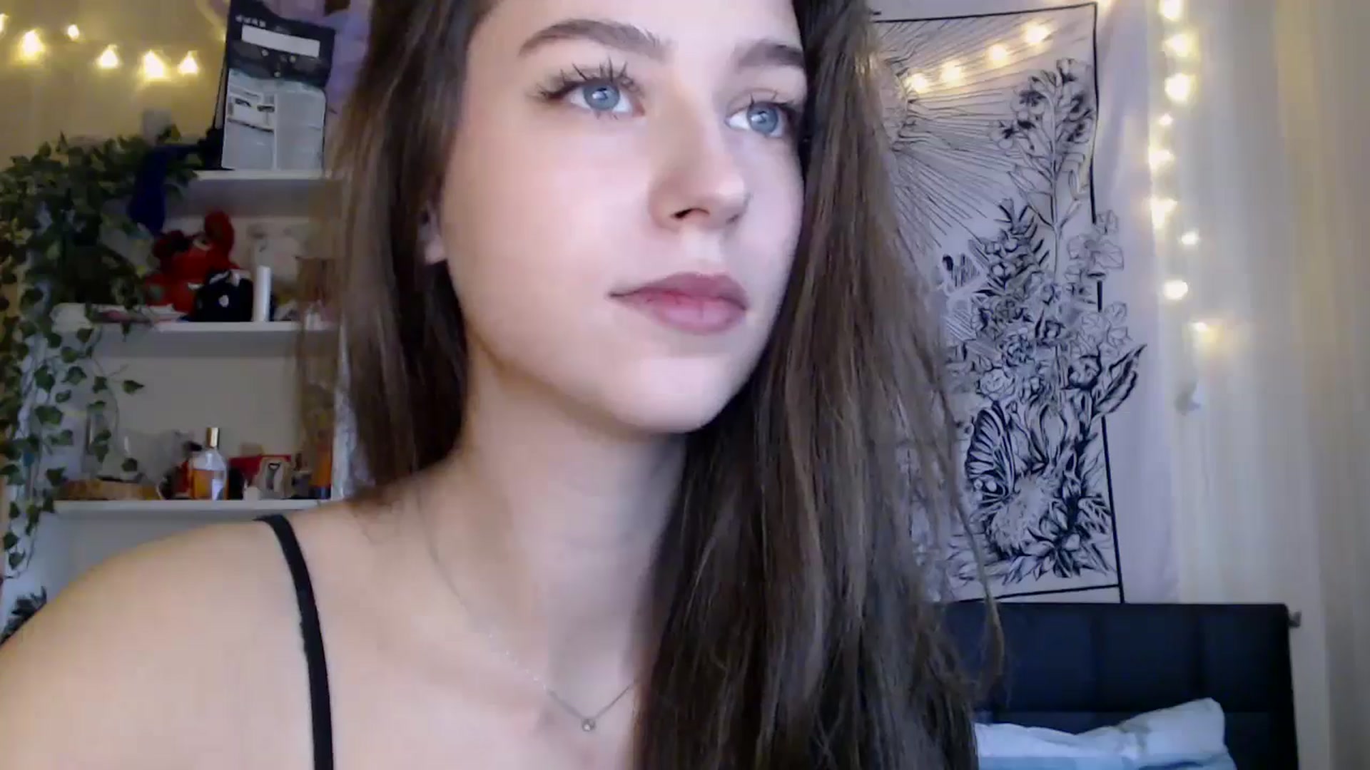 Gallery image thumbnail from ElsieF_'s myfreecams stream on, 04/25/2025, 05:39 image 14 of 20