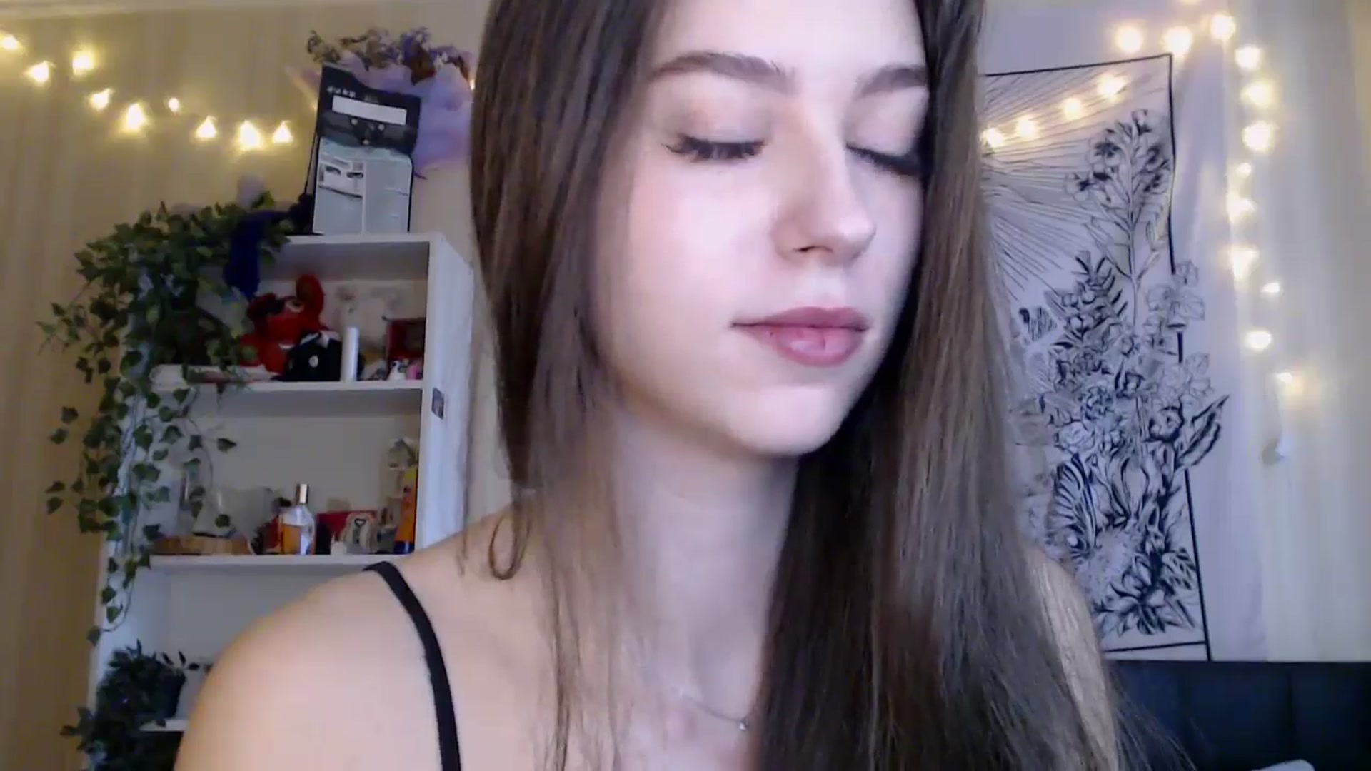 Gallery image thumbnail from ElsieF_'s myfreecams stream on, 04/25/2025, 05:39 image 11 of 20