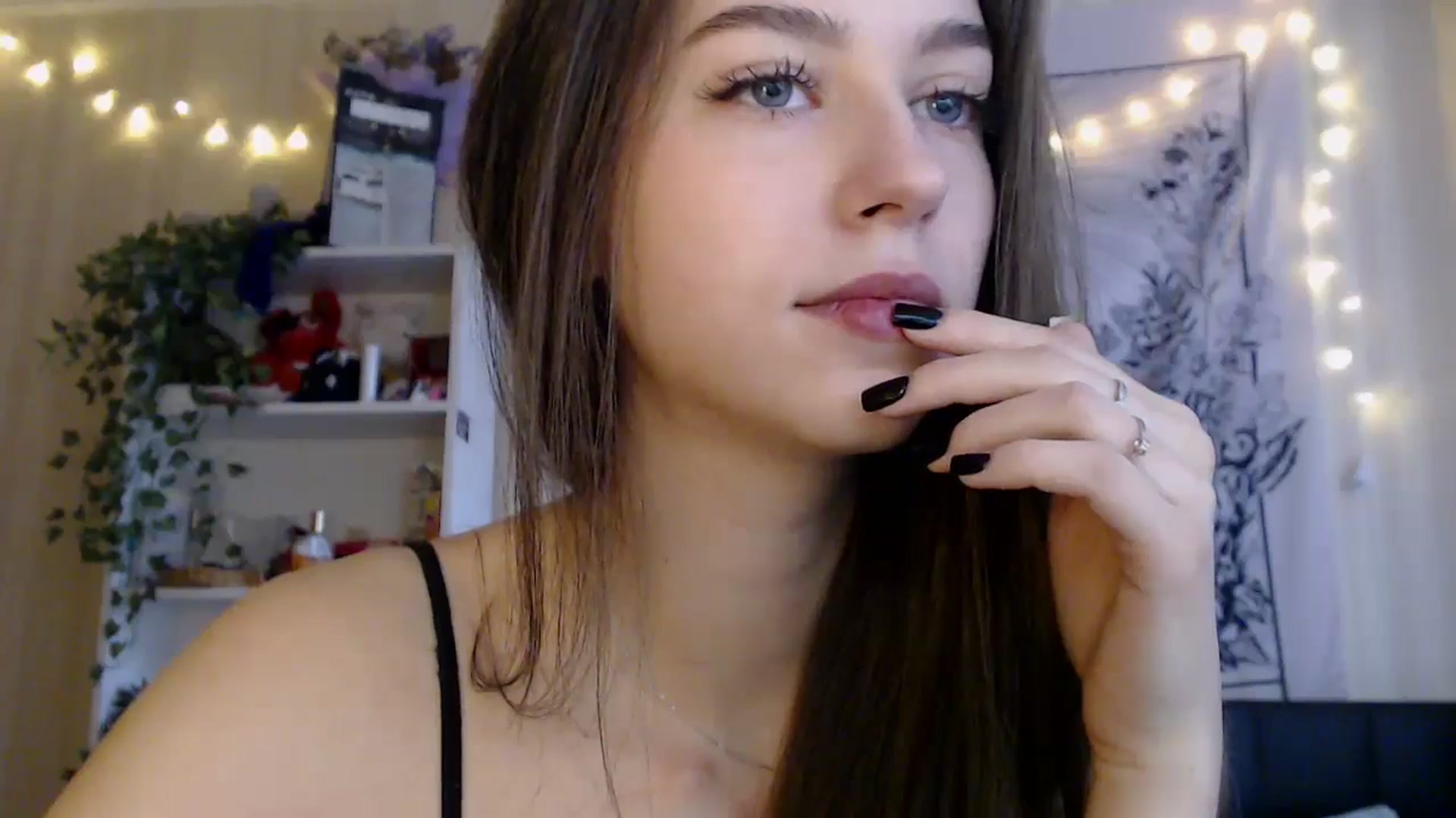 Gallery image thumbnail from ElsieF_'s myfreecams stream on, 04/25/2025, 05:39 image 9 of 20