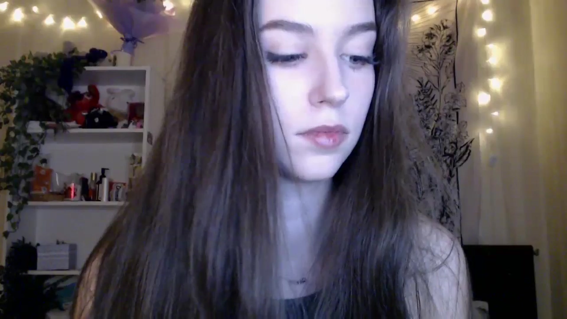 Gallery image thumbnail from ElsieF_'s myfreecams stream on, 05/02/2025, 16:26 image 19 of 20