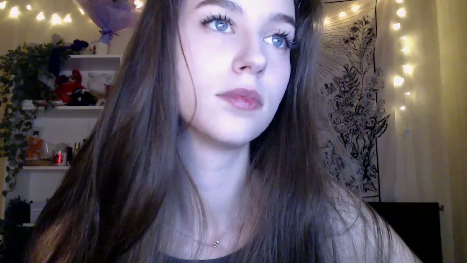 Gallery image thumbnail from ElsieF_'s myfreecams stream on, 05/02/2025, 16:26 image 18 of 20