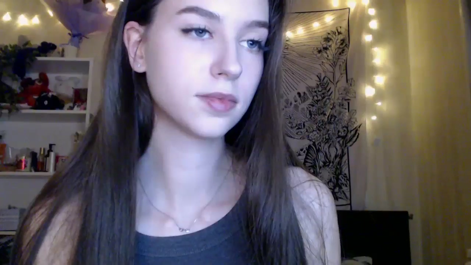 Gallery image thumbnail from ElsieF_'s myfreecams stream on, 05/02/2025, 17:06 image 18 of 20
