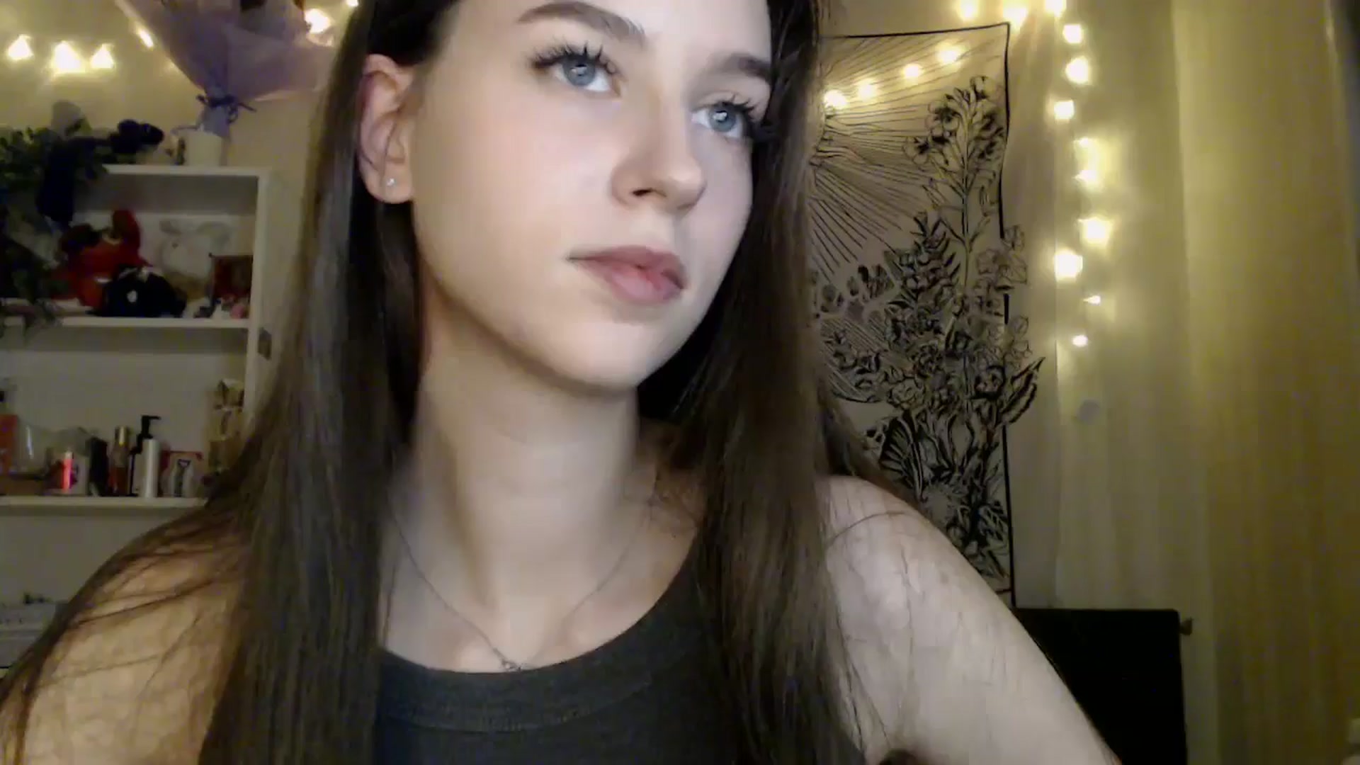 Gallery image thumbnail from ElsieF_'s myfreecams stream on, 05/02/2025, 17:06 image 20 of 20