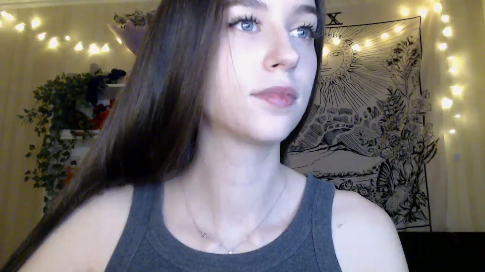 Gallery image thumbnail from ElsieF_'s myfreecams stream on, 05/02/2025, 17:53 image 5 of 20
