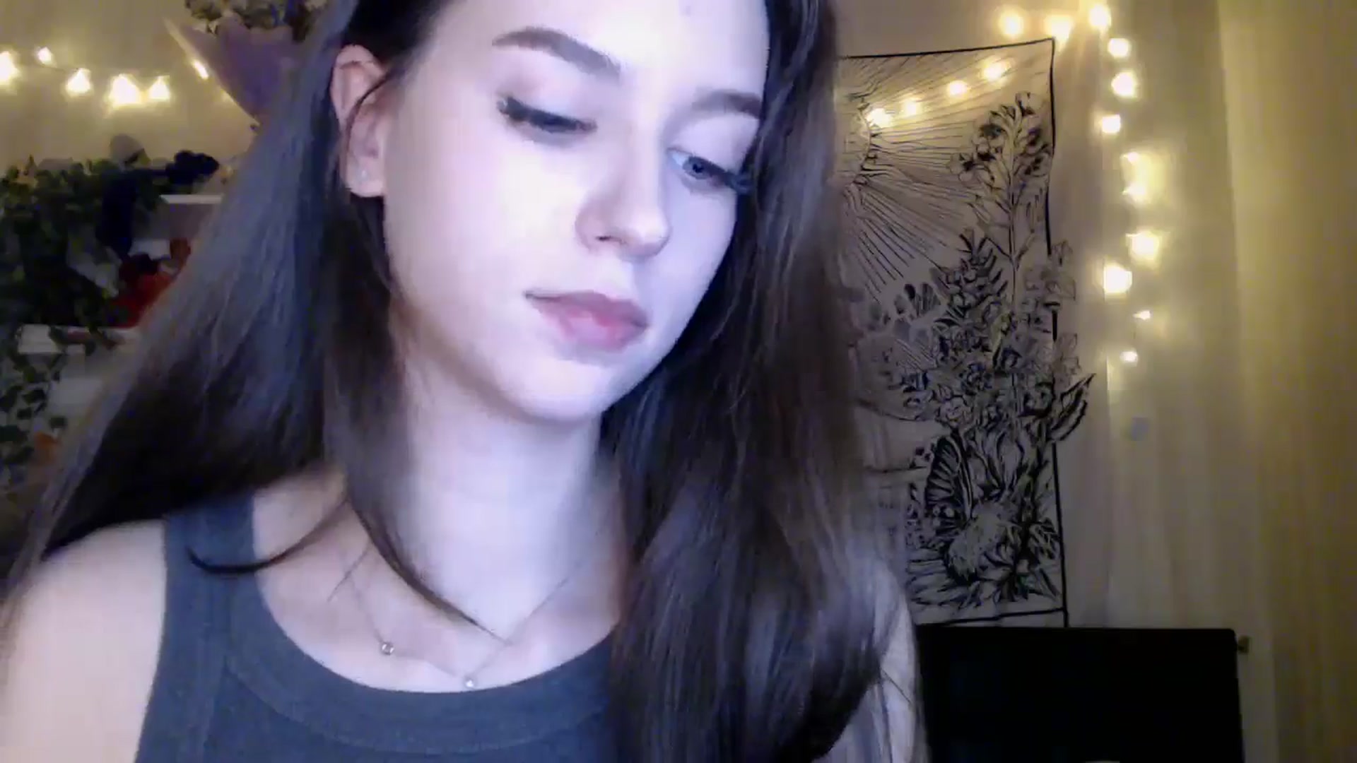 Gallery image thumbnail from ElsieF_'s myfreecams stream on, 05/02/2025, 17:53 image 10 of 20