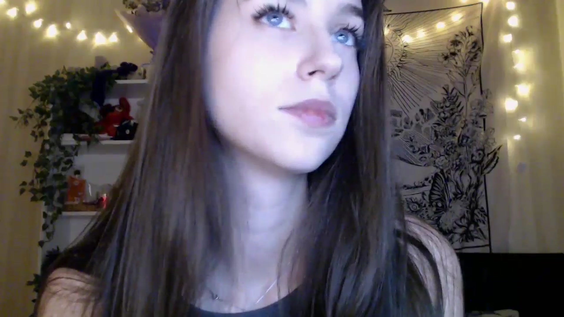 Gallery image thumbnail from ElsieF_'s myfreecams stream on, 05/02/2025, 17:53 image 18 of 20