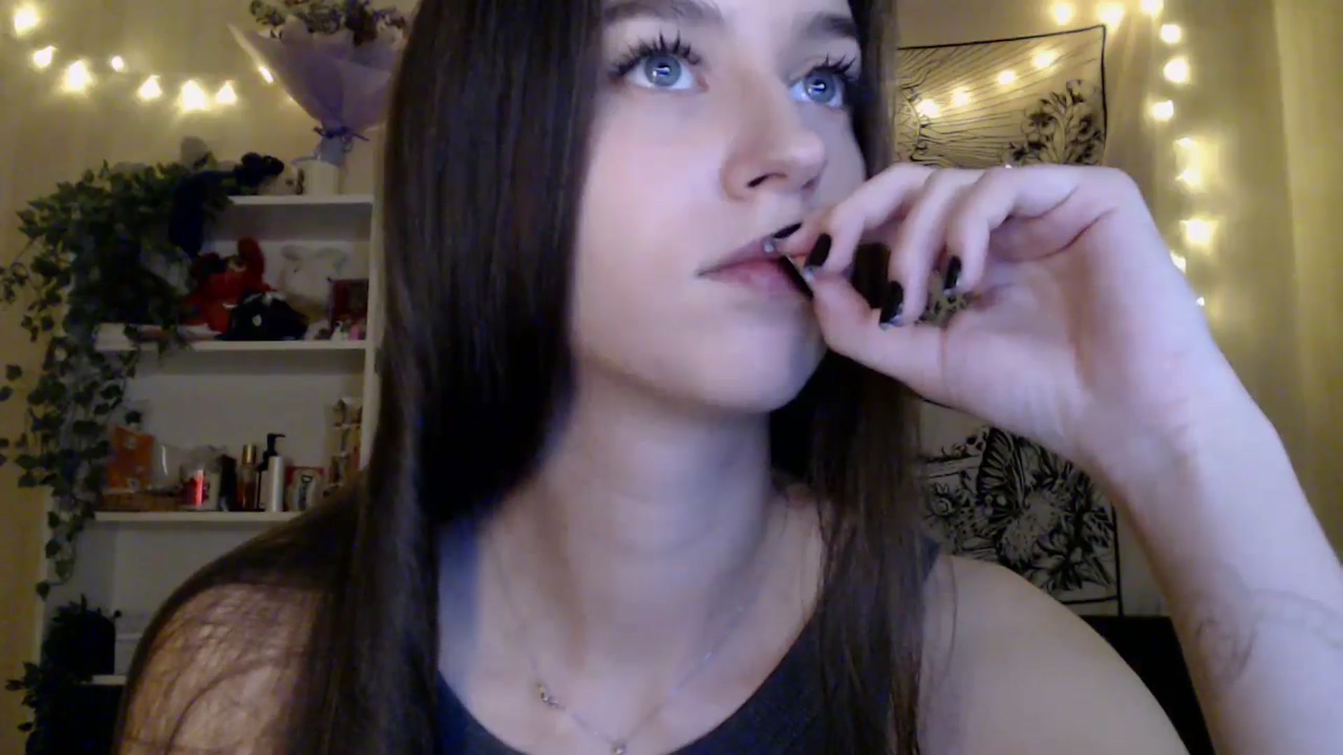 Gallery image thumbnail from ElsieF_'s myfreecams stream on, 05/02/2025, 18:31 image 4 of 20