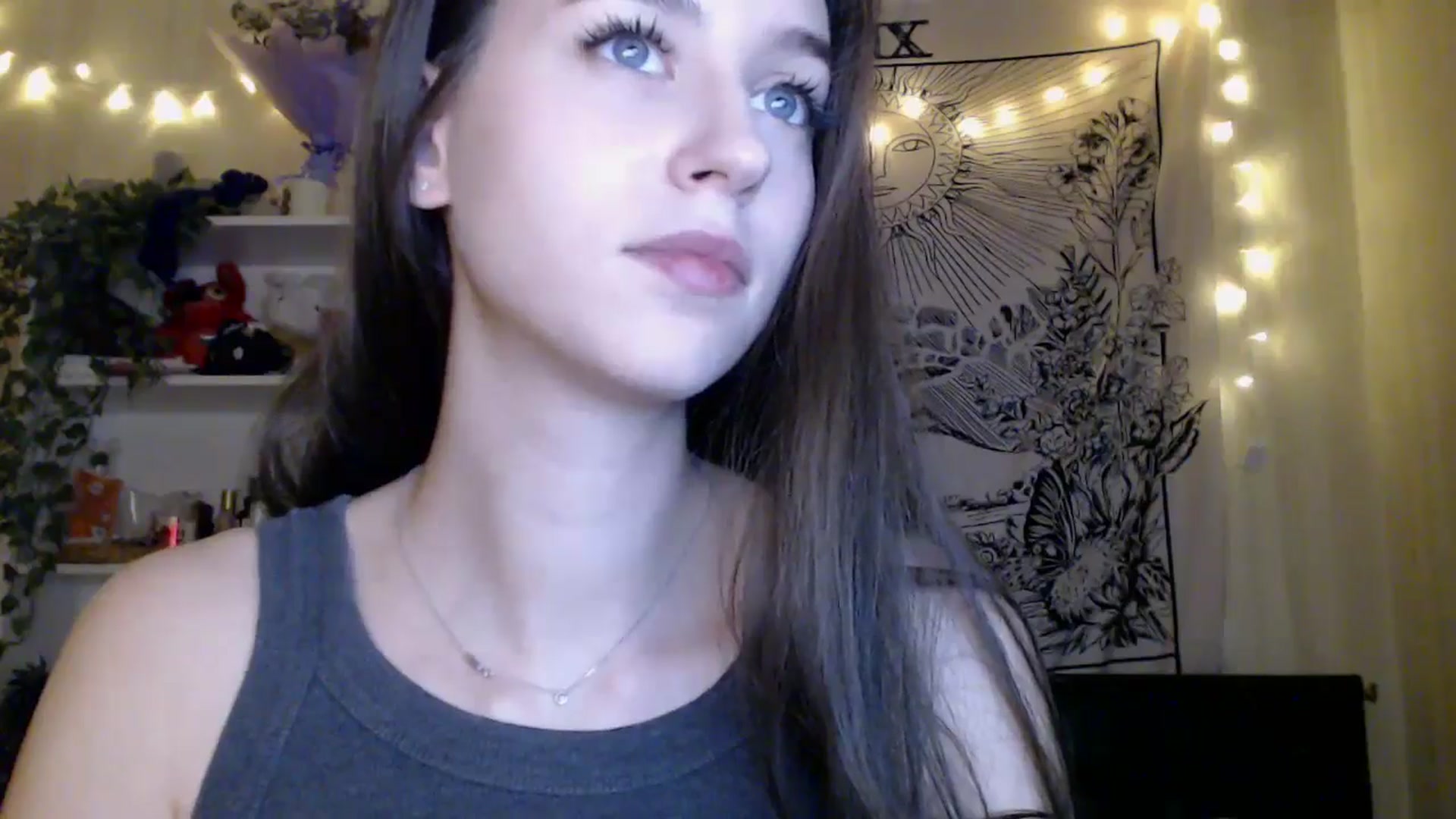 Gallery image thumbnail from ElsieF_'s myfreecams stream on, 05/02/2025, 18:31 image 8 of 20