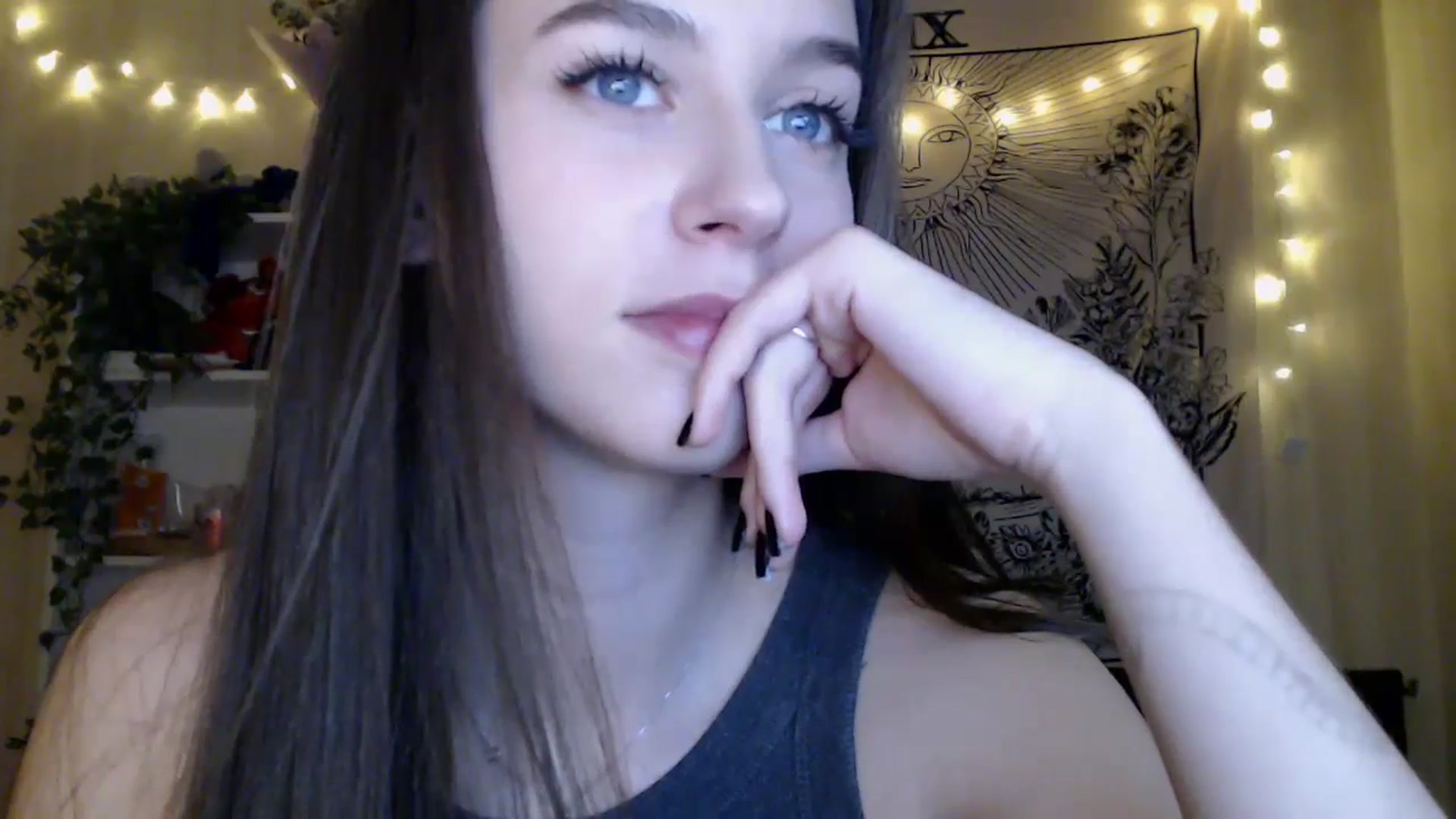Gallery image thumbnail from ElsieF_'s myfreecams stream on, 05/02/2025, 18:31 image 6 of 20