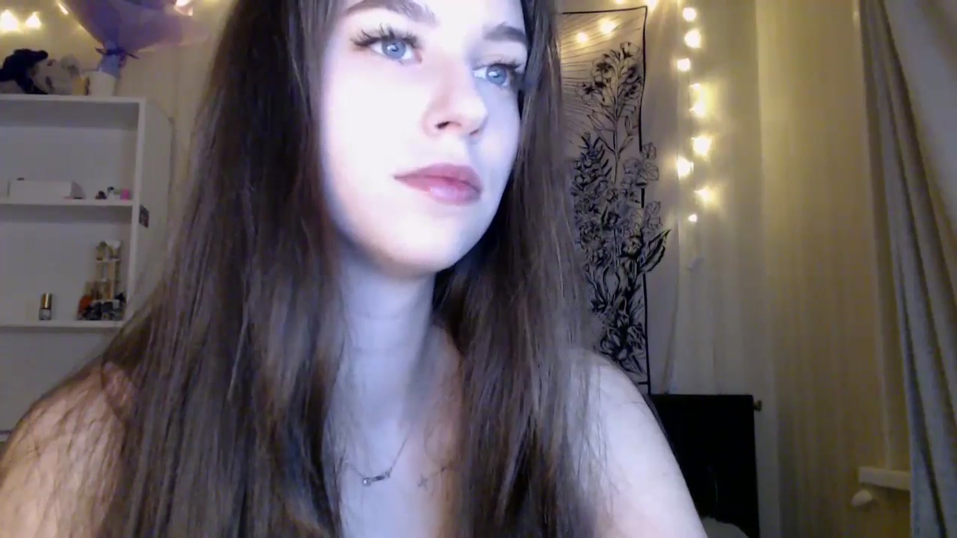 Gallery image thumbnail from ElsieF_'s myfreecams stream on, 05/08/2025, 18:37 image 18 of 20