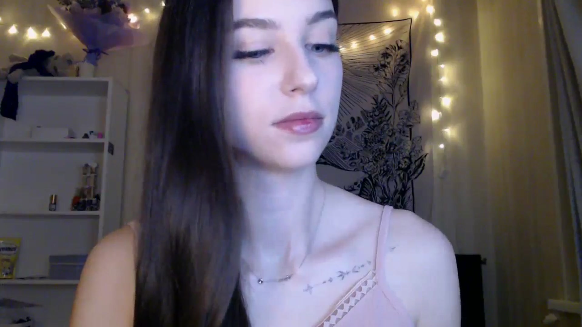 Gallery image thumbnail from ElsieF_'s myfreecams stream on, 05/08/2025, 18:37 image 2 of 20
