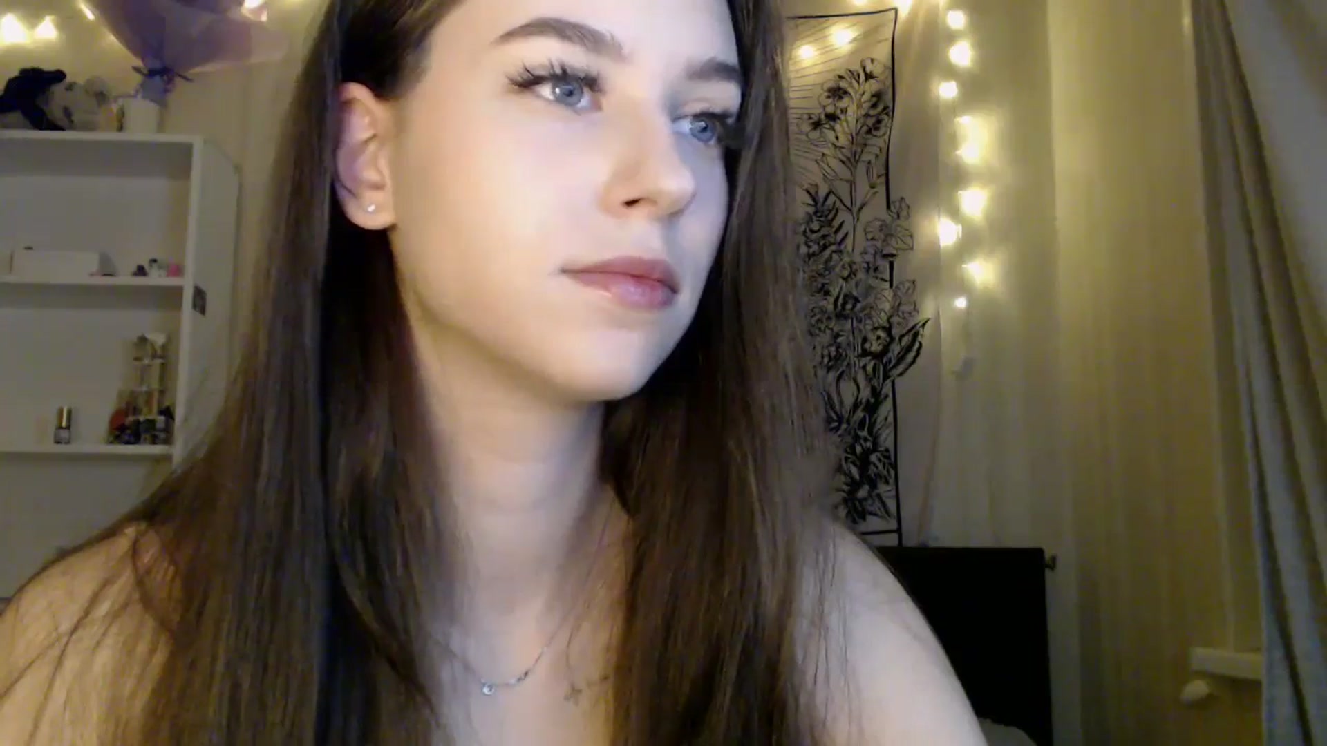 Gallery image thumbnail from ElsieF_'s myfreecams stream on, 05/08/2025, 18:37 image 19 of 20