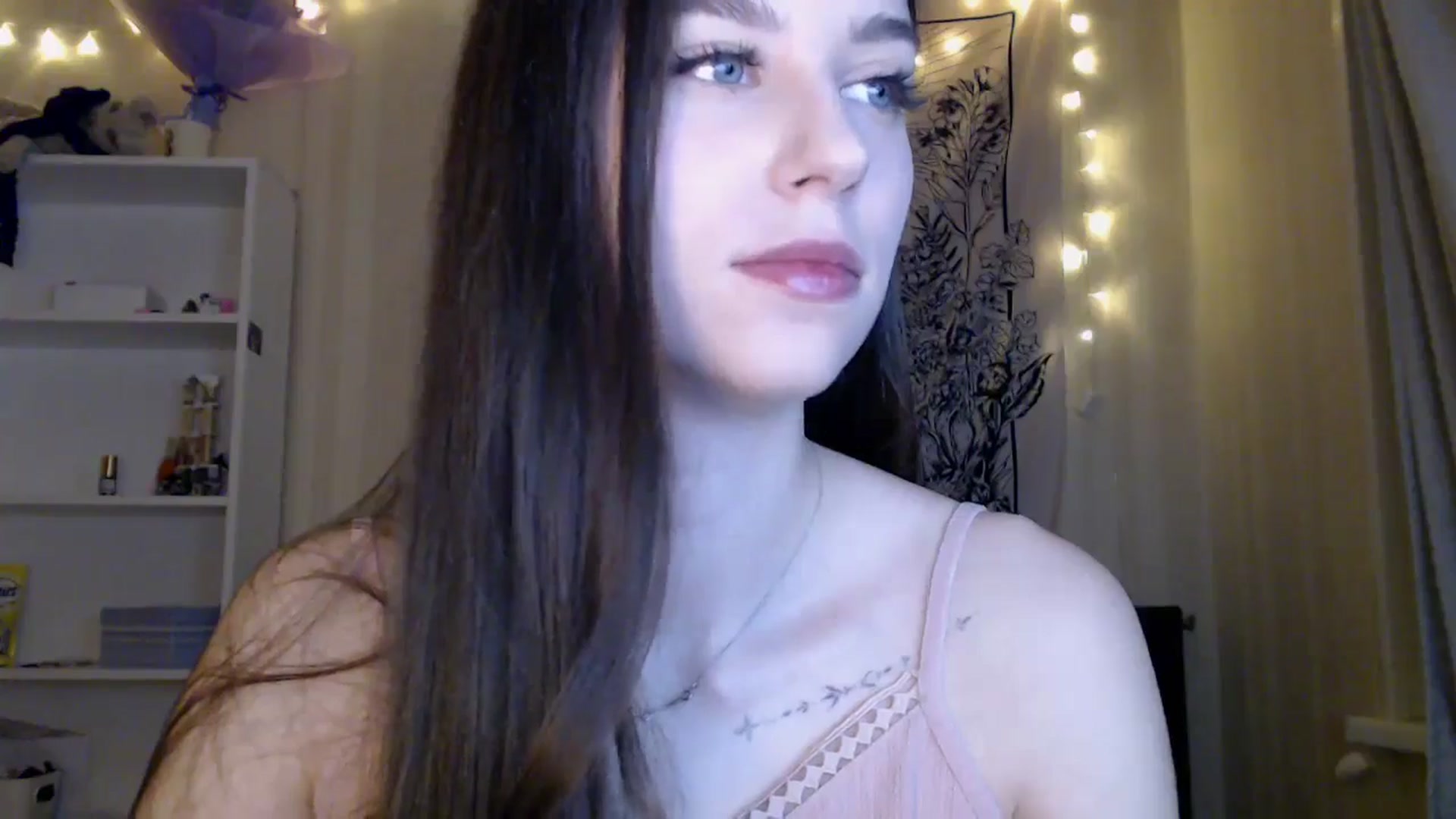 Gallery image thumbnail from ElsieF_'s myfreecams stream on, 05/08/2025, 18:37 image 10 of 20
