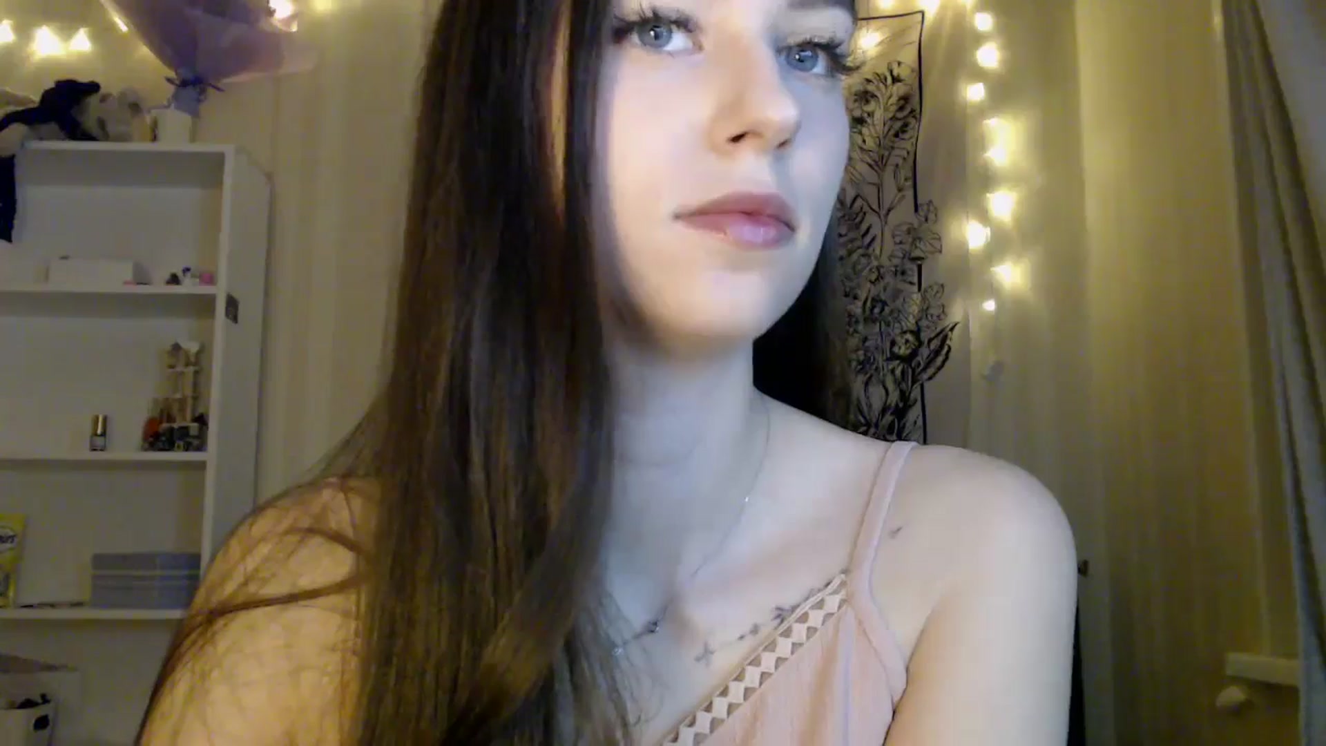 Gallery image thumbnail from ElsieF_'s myfreecams stream on, 05/08/2025, 18:37 image 9 of 20