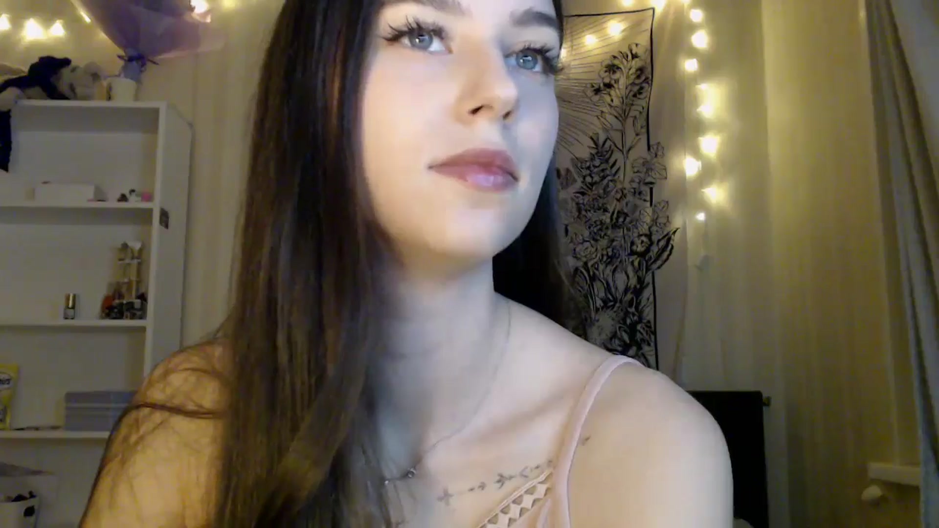 Gallery image thumbnail from ElsieF_'s myfreecams stream on, 05/08/2025, 18:37 image 8 of 20