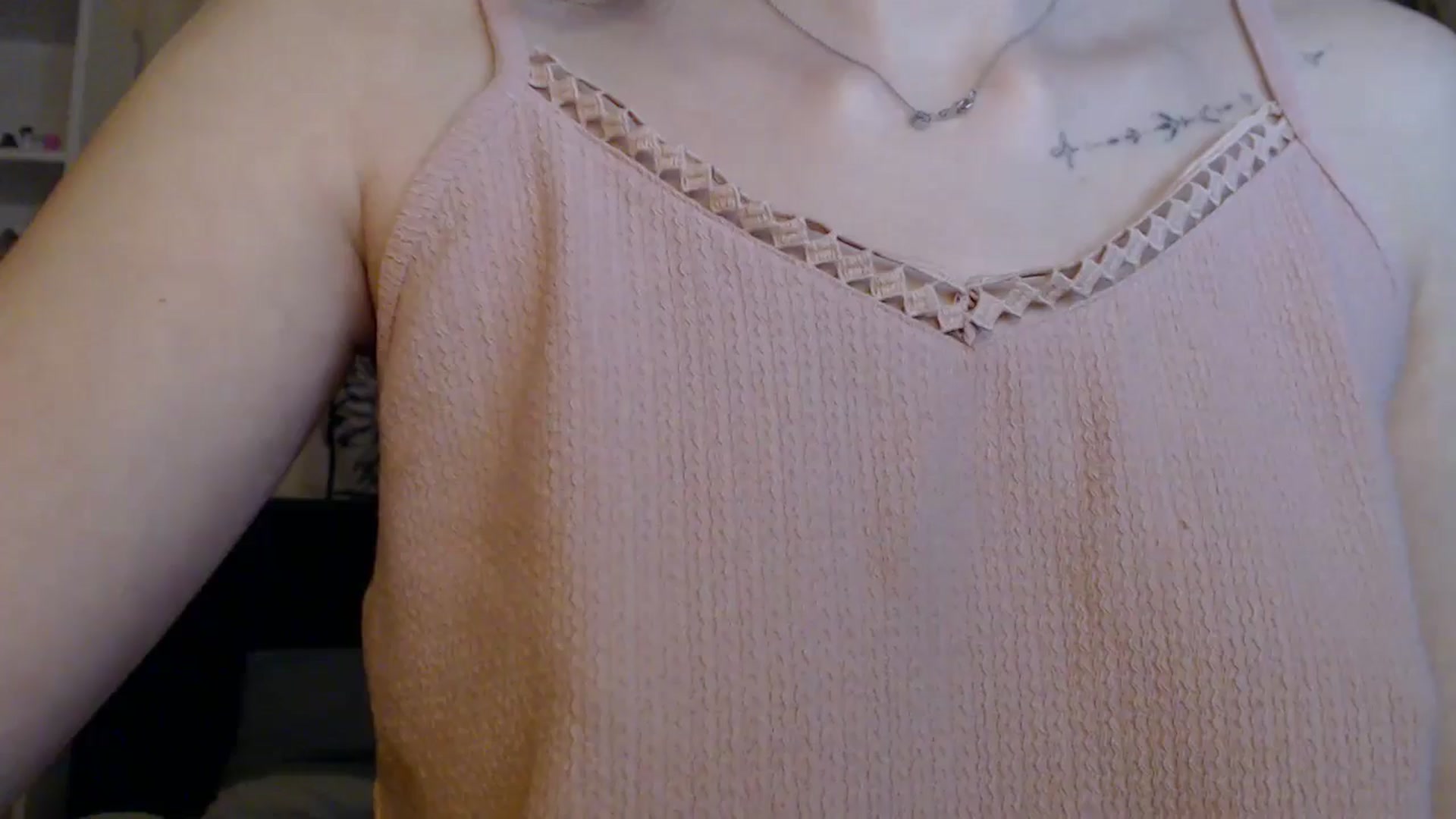 Gallery image thumbnail from ElsieF_'s myfreecams stream on, 05/08/2025, 18:37 image 15 of 20