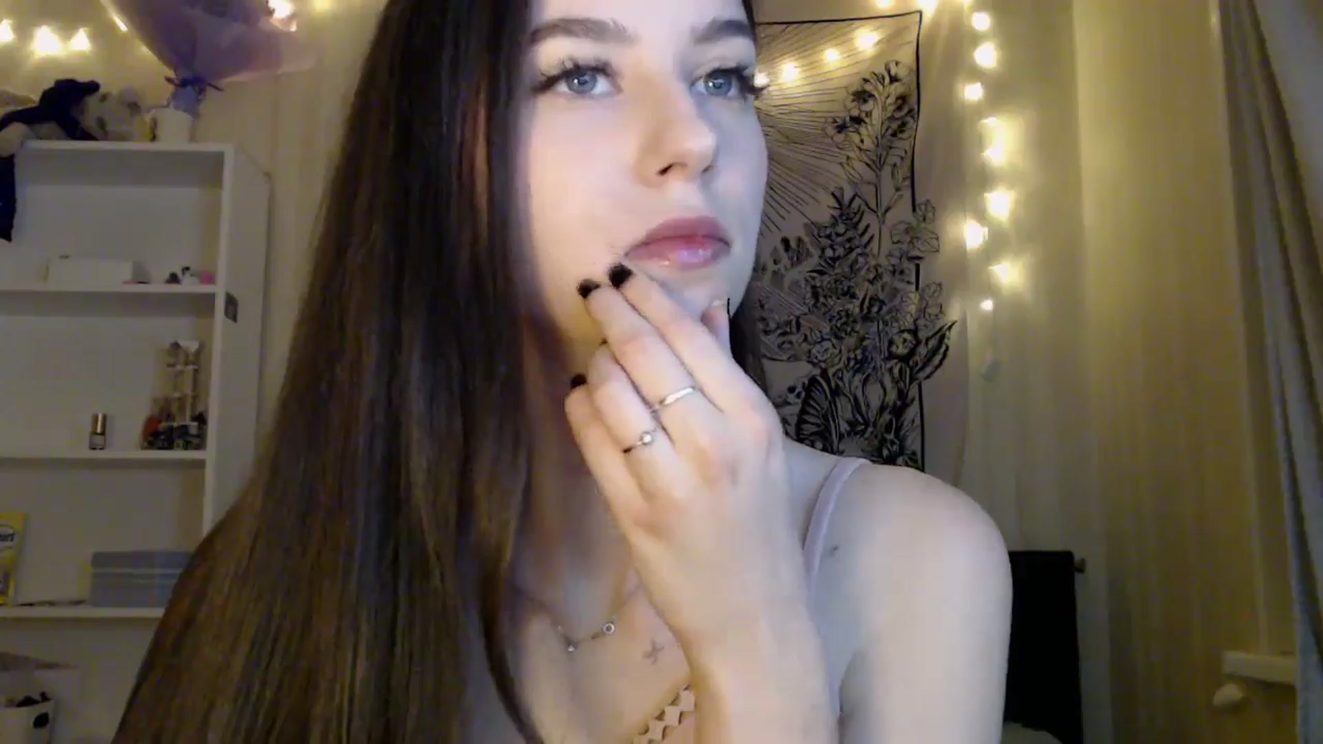 Gallery image thumbnail from ElsieF_'s myfreecams stream on, 05/08/2025, 18:37 image 7 of 20