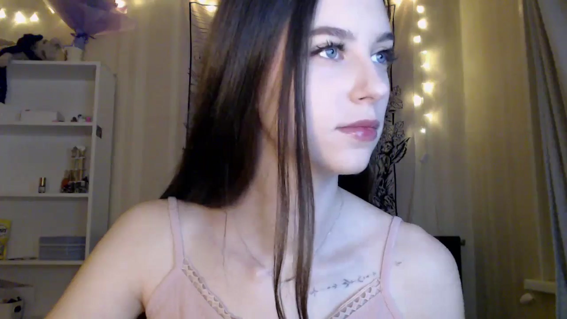 Gallery image thumbnail from ElsieF_'s myfreecams stream on, 05/08/2025, 18:37 image 11 of 20