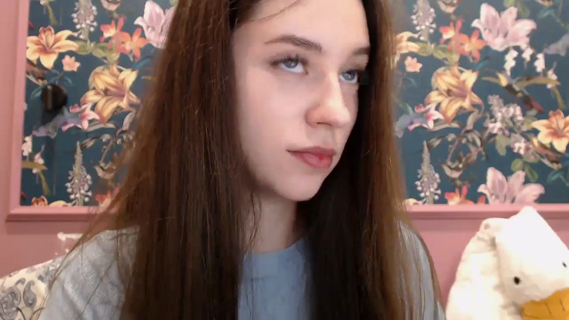 Gallery image thumbnail from ElsieF_'s myfreecams stream on, 05/16/2025, 19:33 image 10 of 20