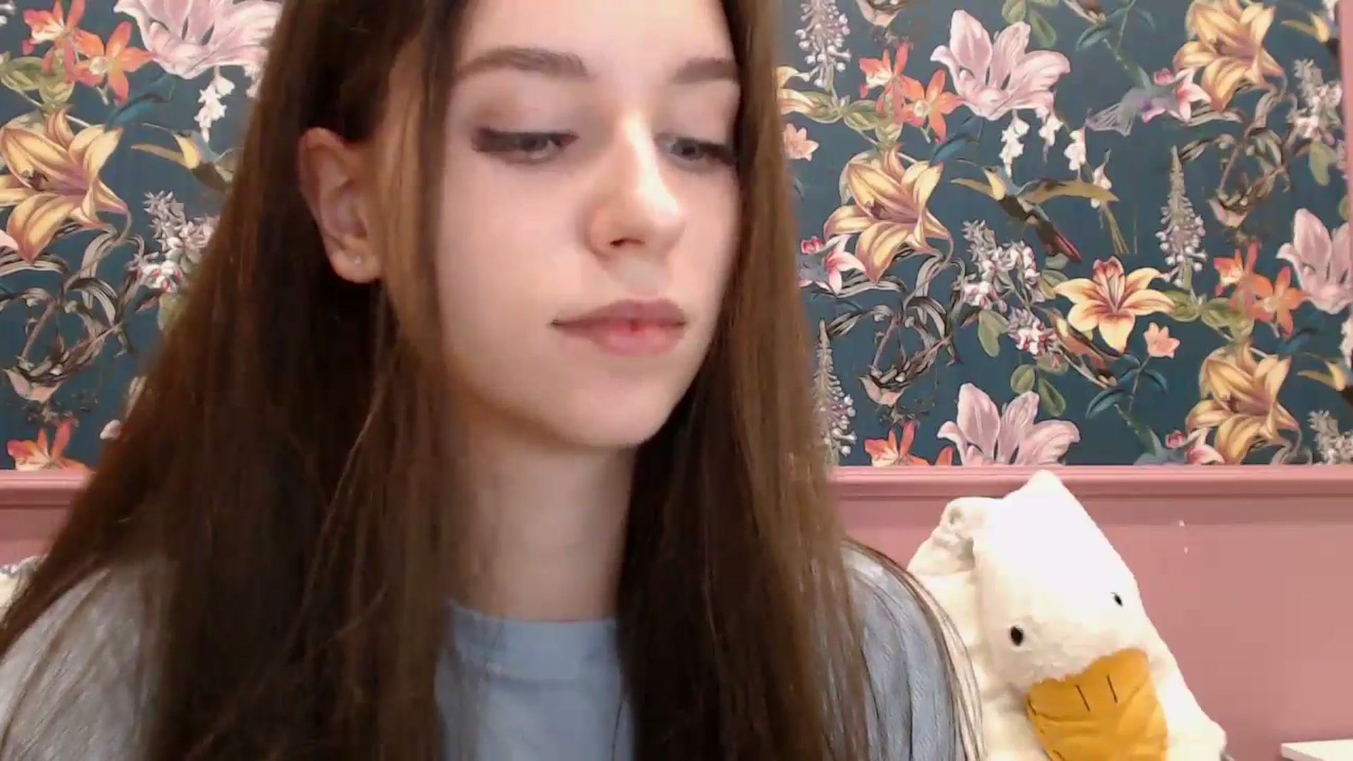 Gallery image thumbnail from ElsieF_'s myfreecams stream on, 05/16/2025, 19:33 image 20 of 20