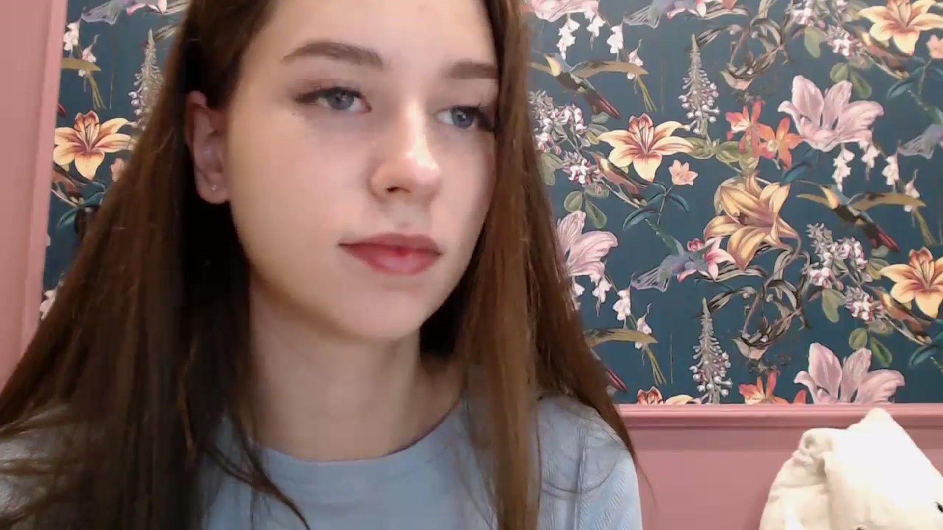 Gallery image thumbnail from ElsieF_'s myfreecams stream on, 05/16/2025, 19:33 image 3 of 20