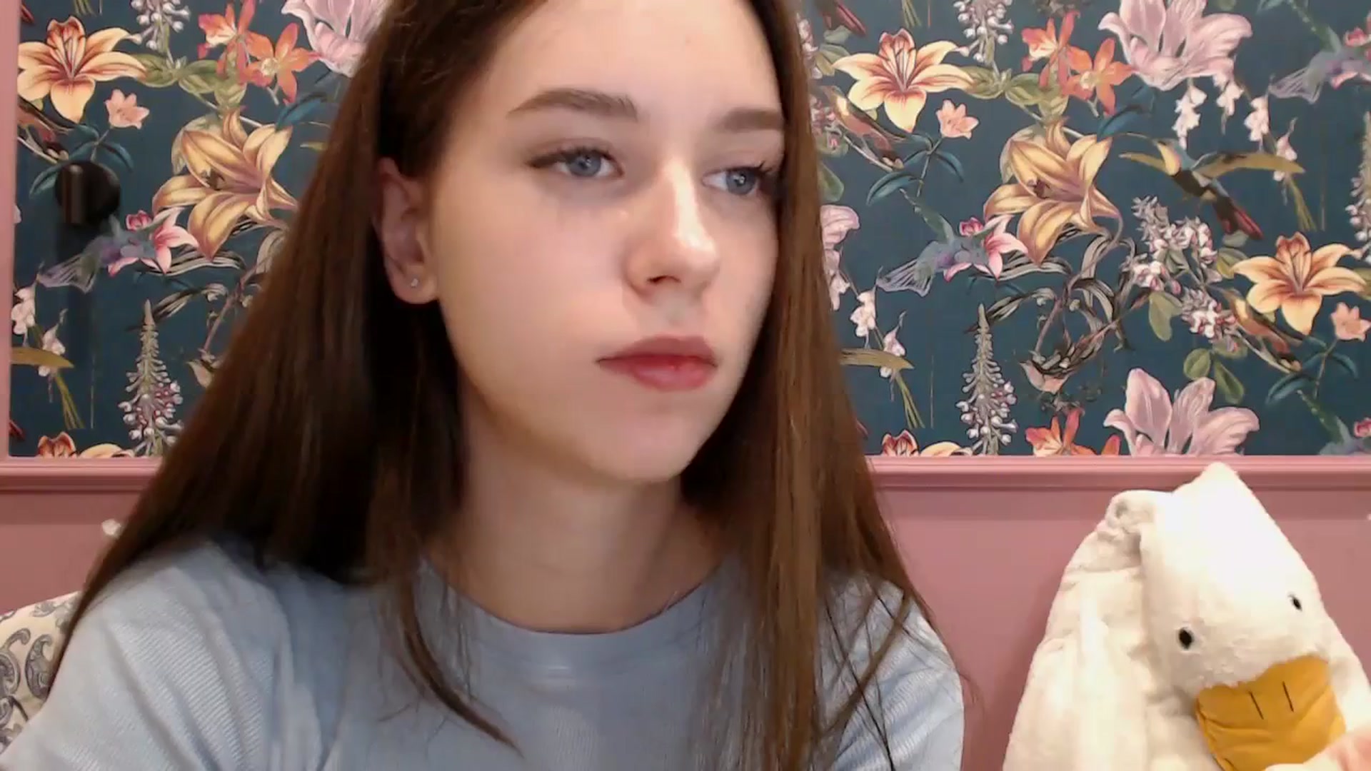 Gallery image thumbnail from ElsieF_'s myfreecams stream on, 05/16/2025, 19:33 image 17 of 20