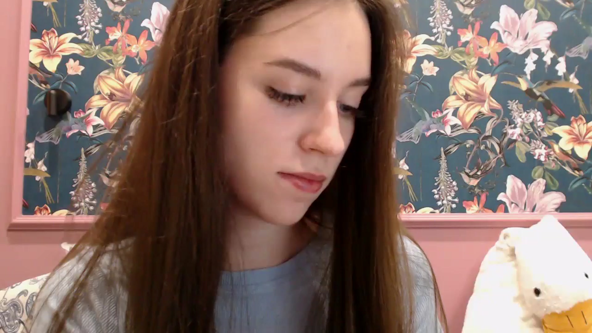 Gallery image thumbnail from ElsieF_'s myfreecams stream on, 05/16/2025, 19:33 image 9 of 20