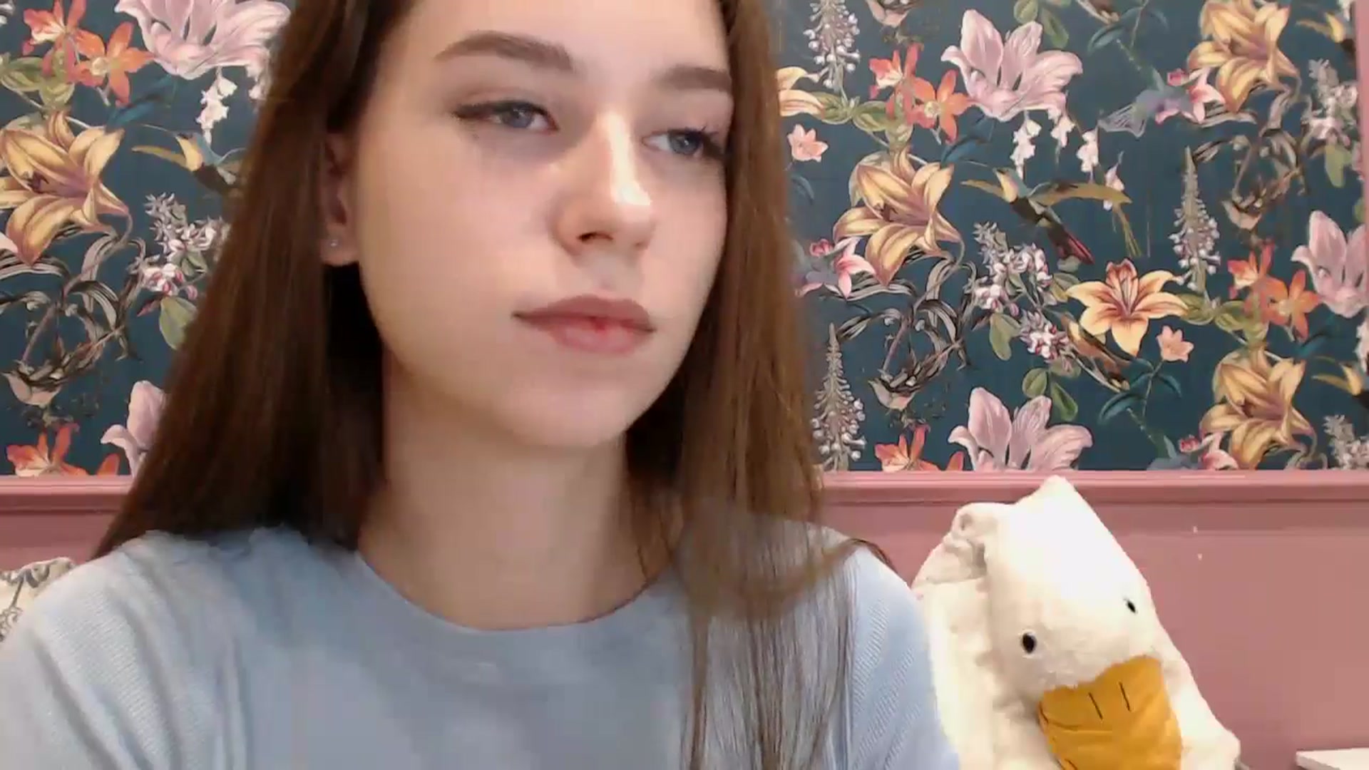 Gallery image thumbnail from ElsieF_'s myfreecams stream on, 05/16/2025, 19:33 image 19 of 20