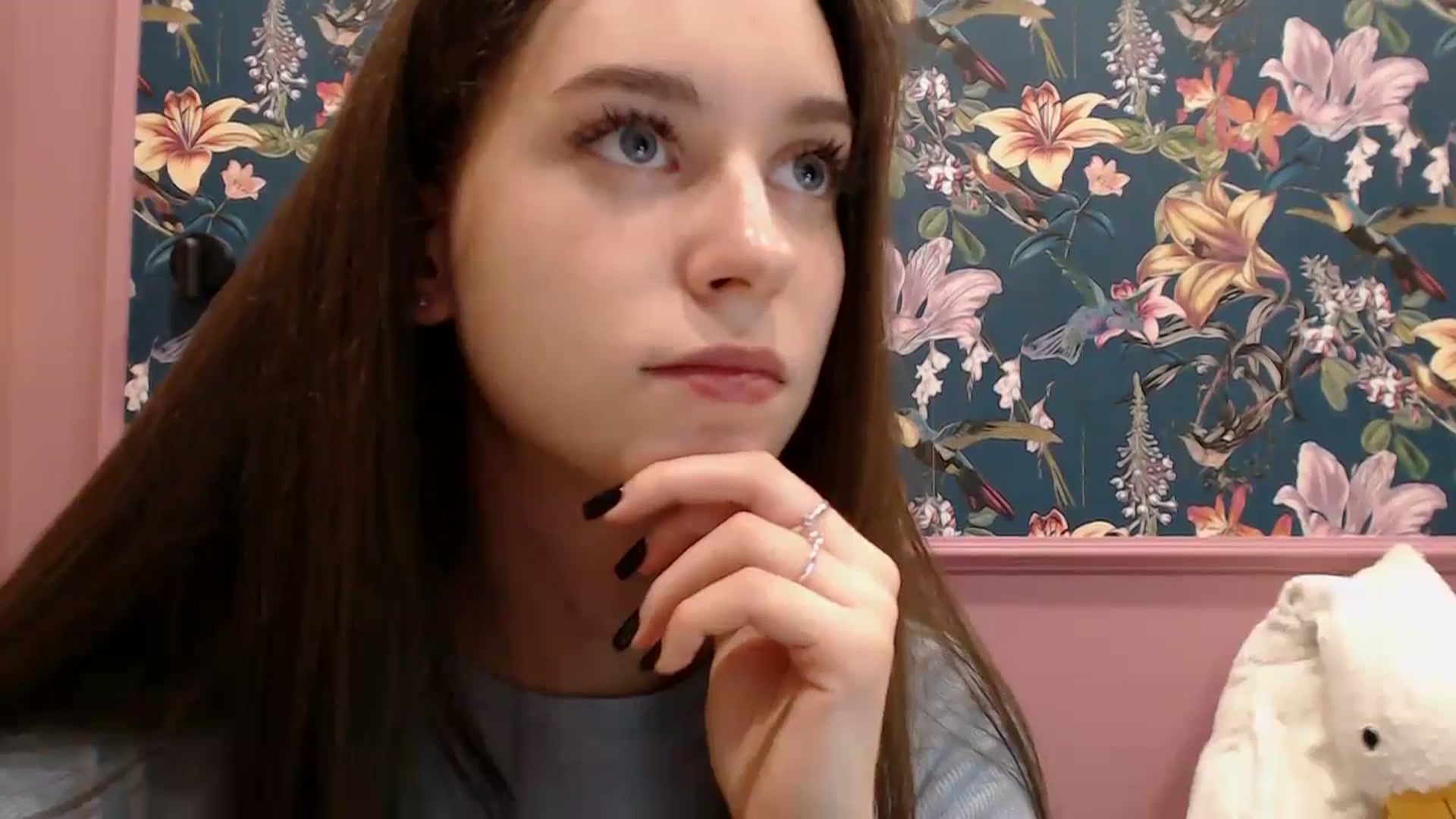 Gallery image thumbnail from ElsieF_'s myfreecams stream on, 05/16/2025, 19:33 image 5 of 20