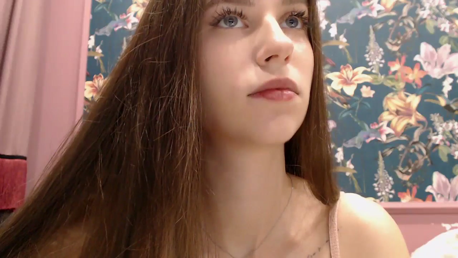 Gallery image thumbnail from ElsieF_'s myfreecams stream on, 05/19/2025, 19:10 image 2 of 20