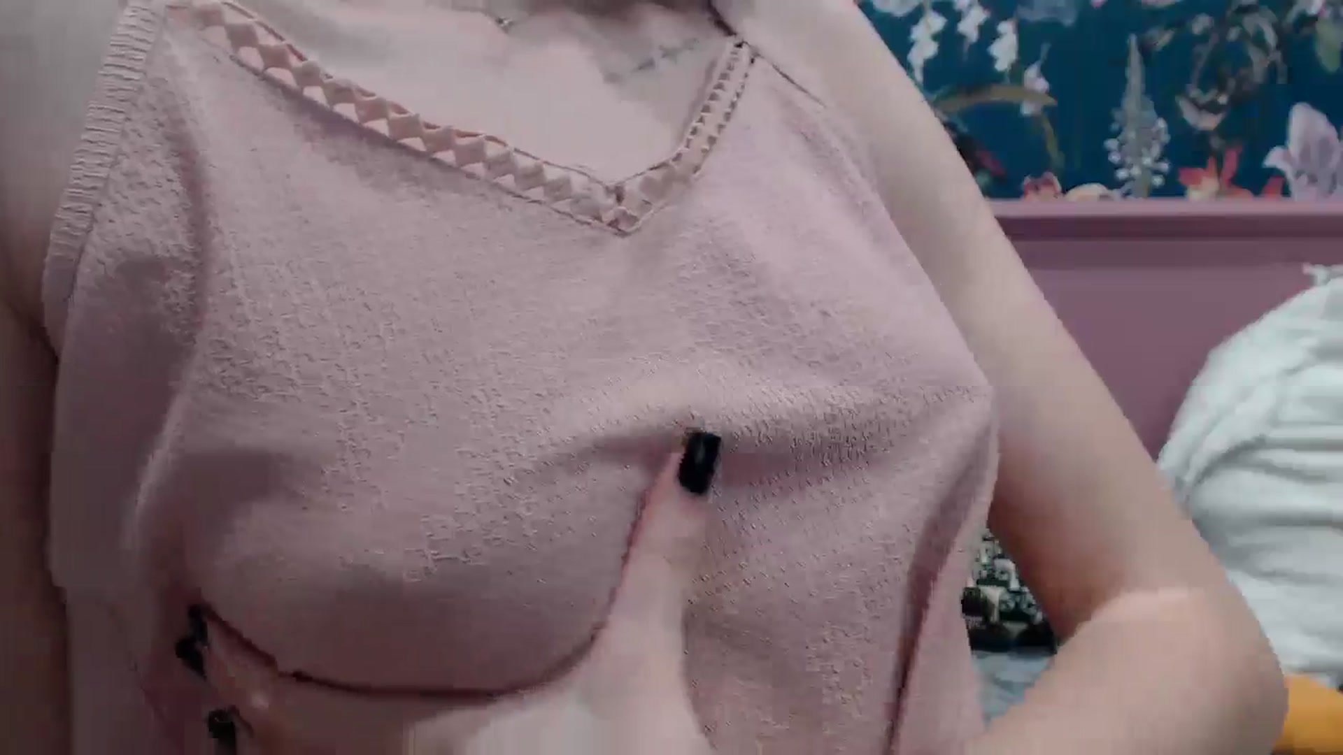 Gallery image thumbnail from ElsieF_'s myfreecams stream on, 05/19/2025, 19:10 image 15 of 20