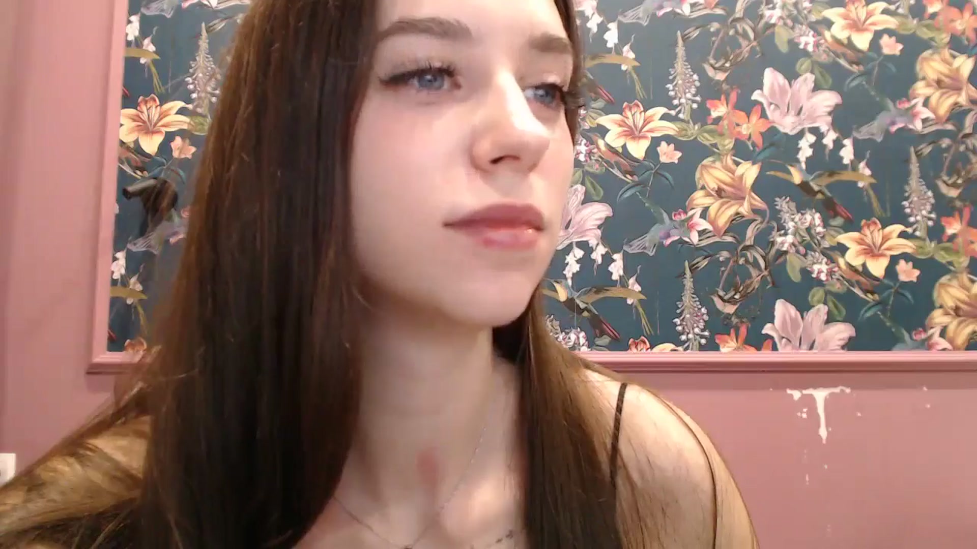 Gallery image thumbnail from ElsieF_'s myfreecams stream on, 05/29/2025, 19:48 image 17 of 20