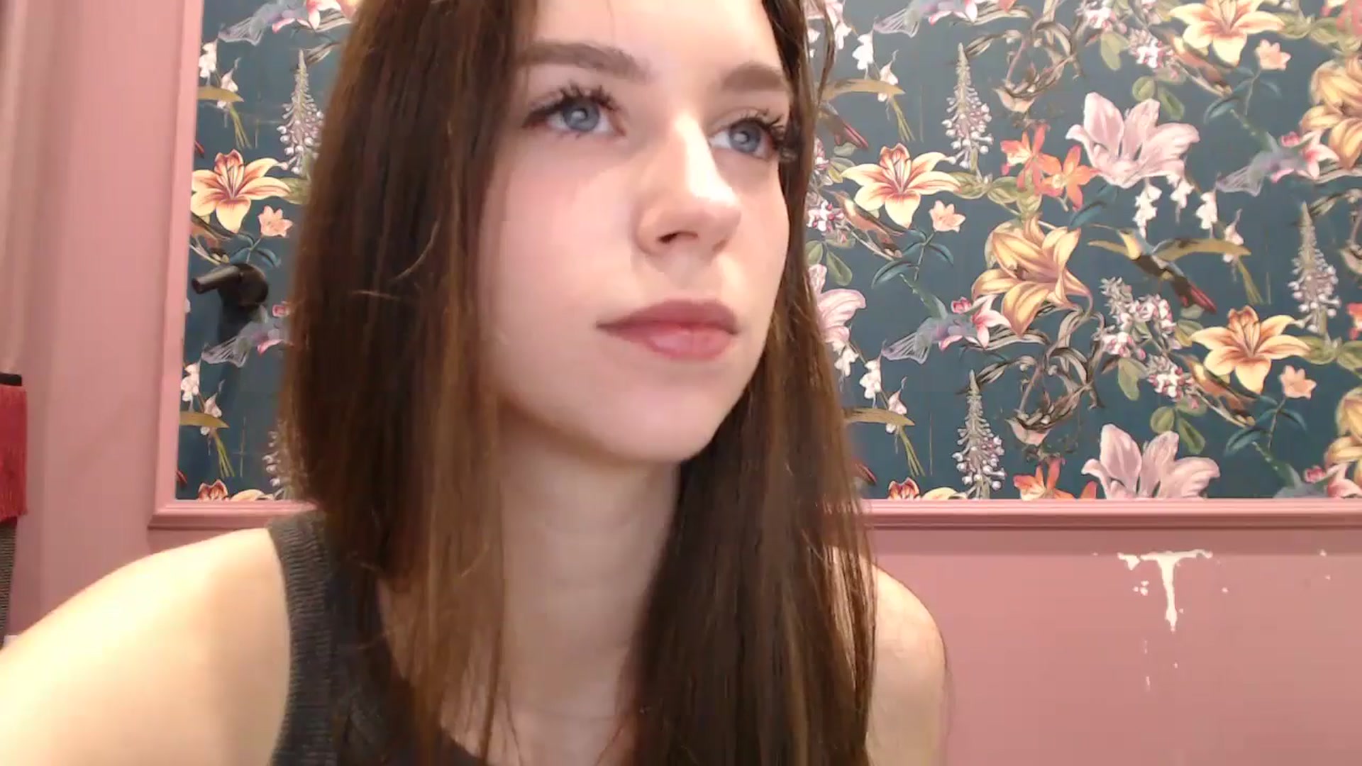 Gallery image thumbnail from ElsieF_'s myfreecams stream on, 05/31/2025, 19:25 image 18 of 20