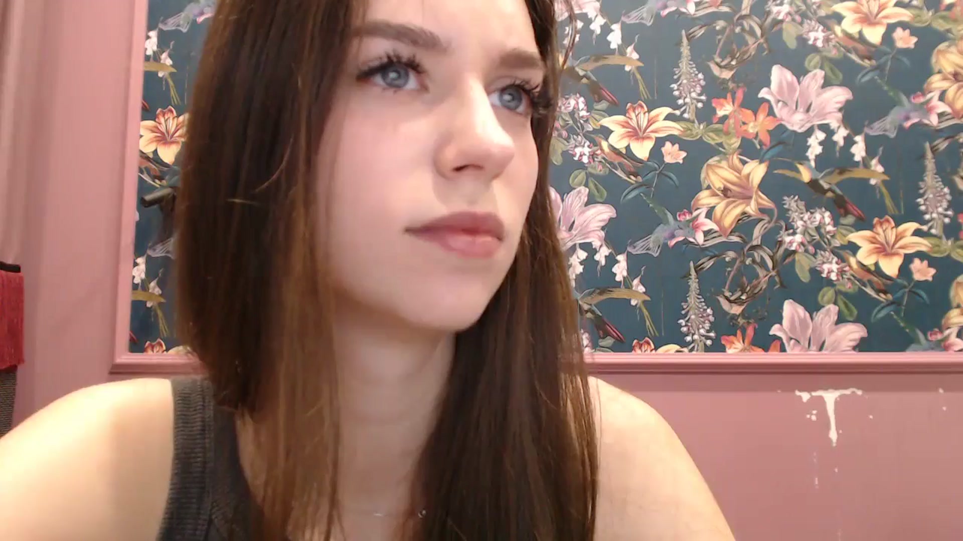Gallery image thumbnail from ElsieF_'s myfreecams stream on, 05/31/2025, 19:25 image 19 of 20