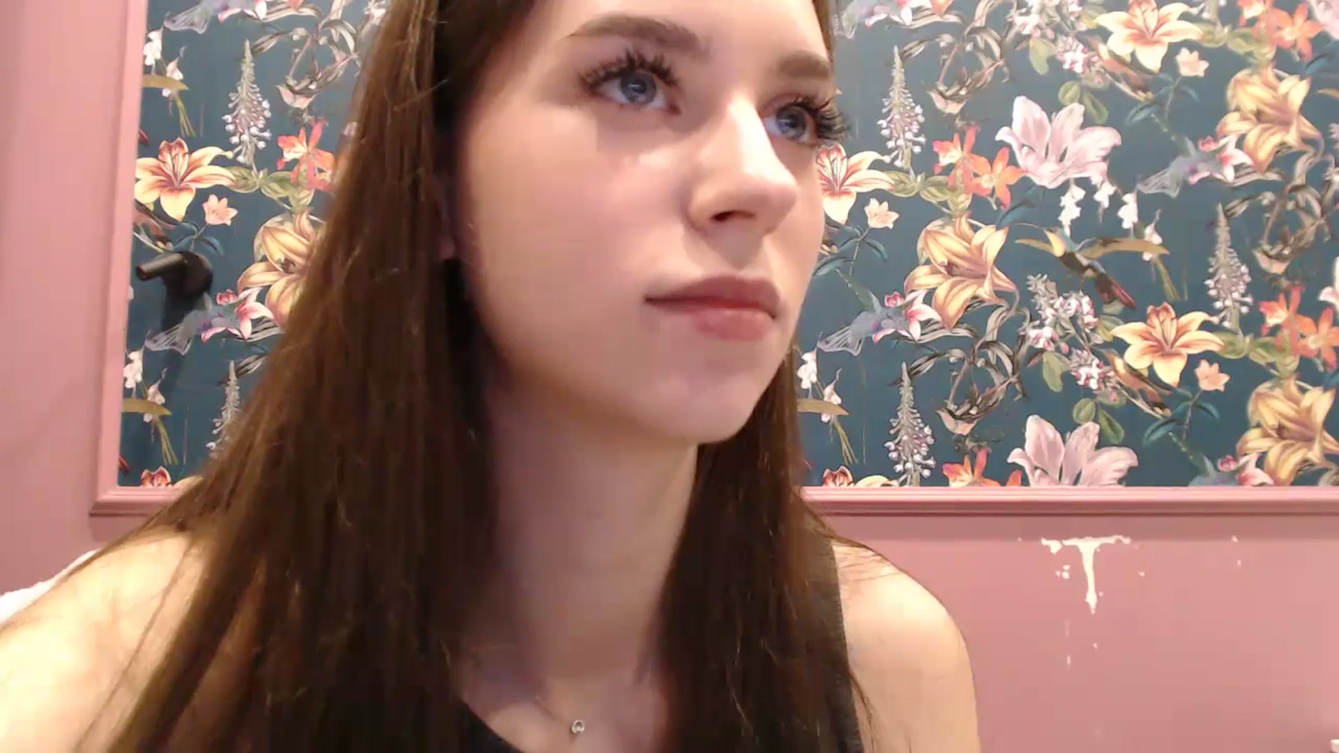 Gallery image thumbnail from ElsieF_'s myfreecams stream on, 05/31/2025, 19:25 image 9 of 20