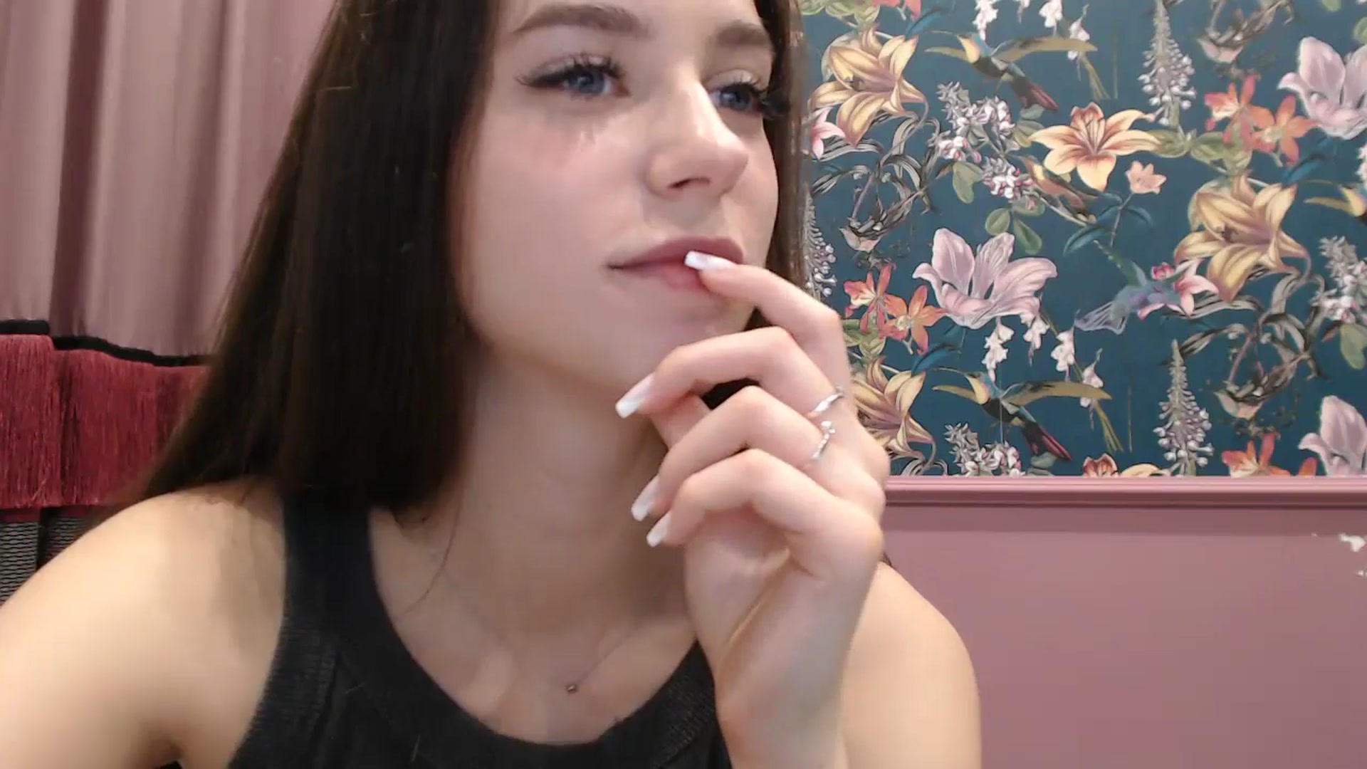 Gallery image thumbnail from ElsieF_'s myfreecams stream on, 05/31/2025, 19:25 image 20 of 20
