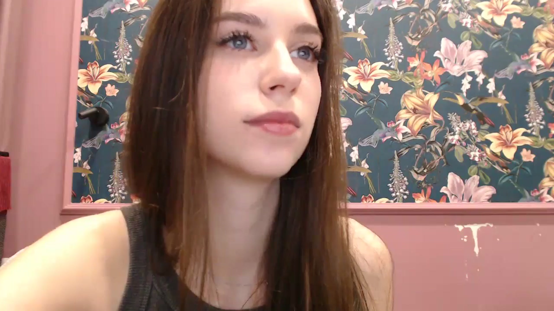 Gallery image thumbnail from ElsieF_'s myfreecams stream on, 05/31/2025, 19:25 image 17 of 20