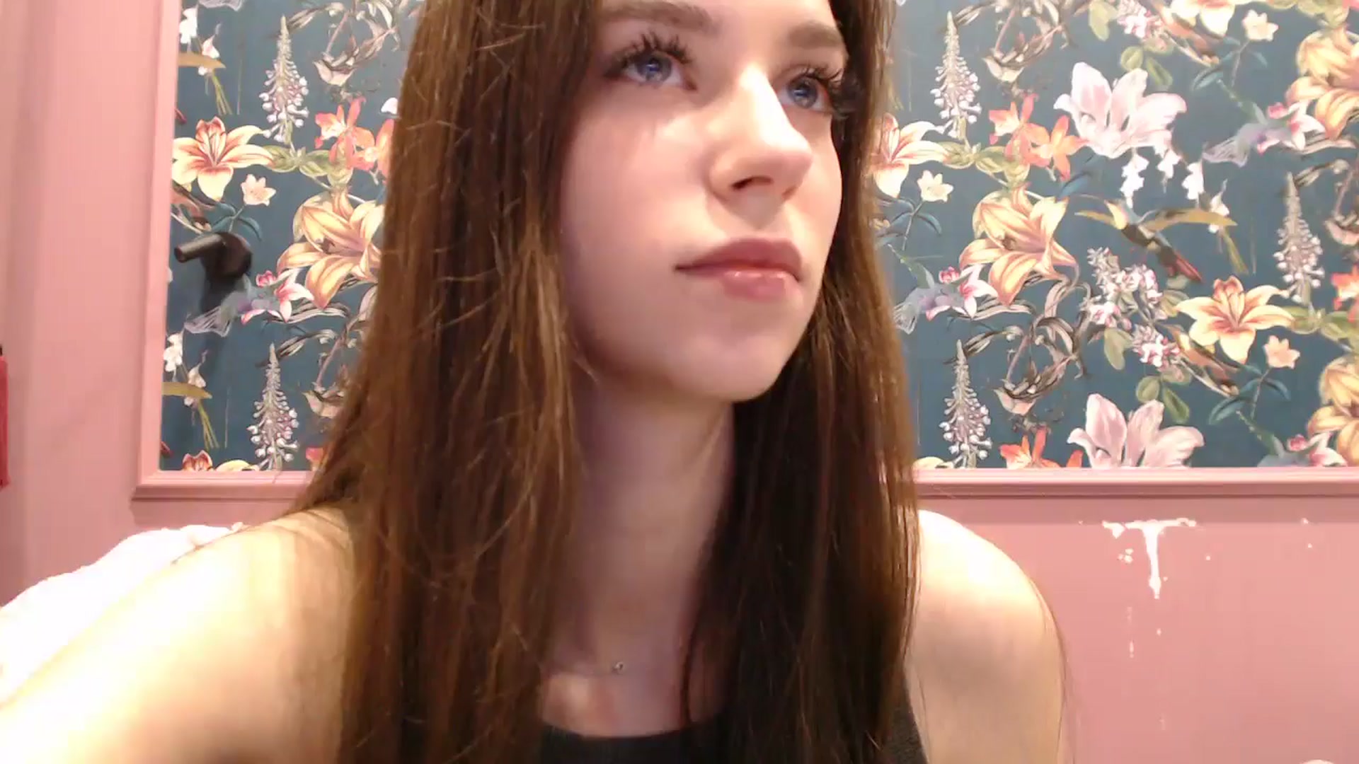 Gallery image thumbnail from ElsieF_'s myfreecams stream on, 05/31/2025, 19:25 image 2 of 20