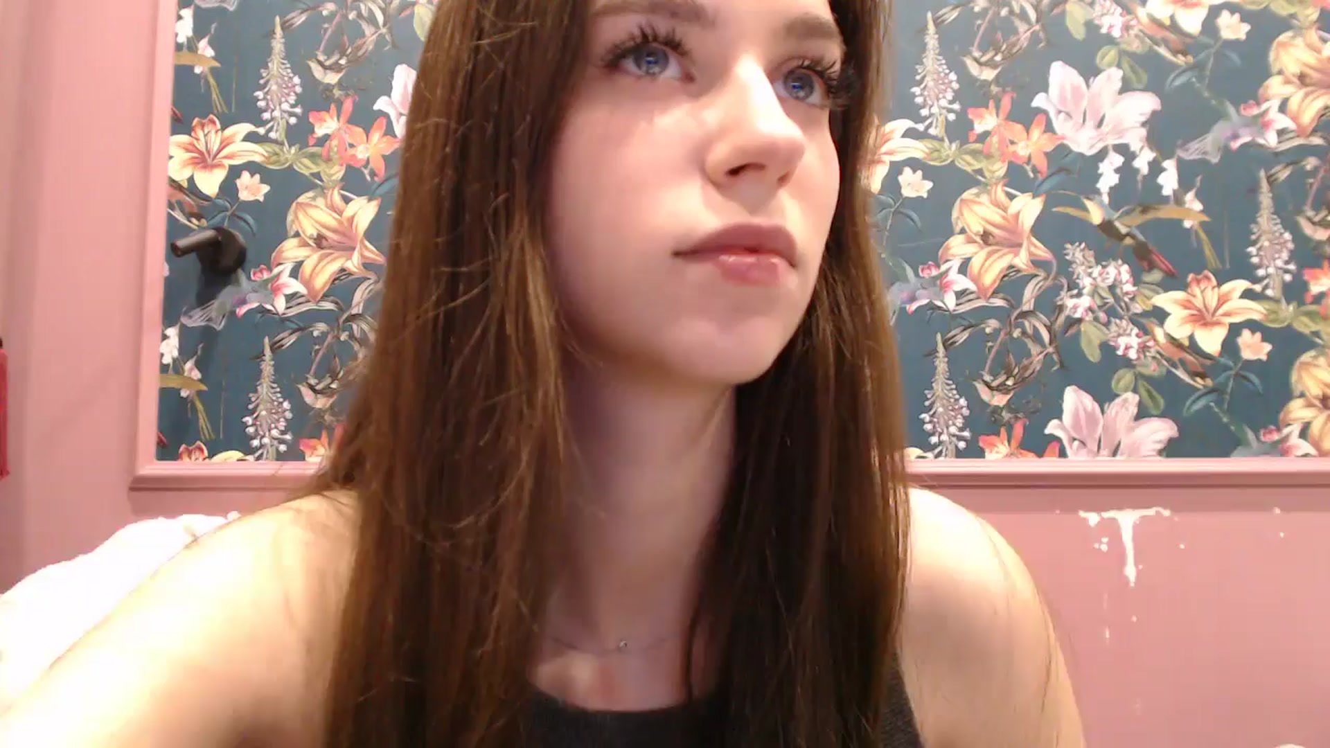 Gallery image thumbnail from ElsieF_'s myfreecams stream on, 05/31/2025, 19:25 image 1 of 20