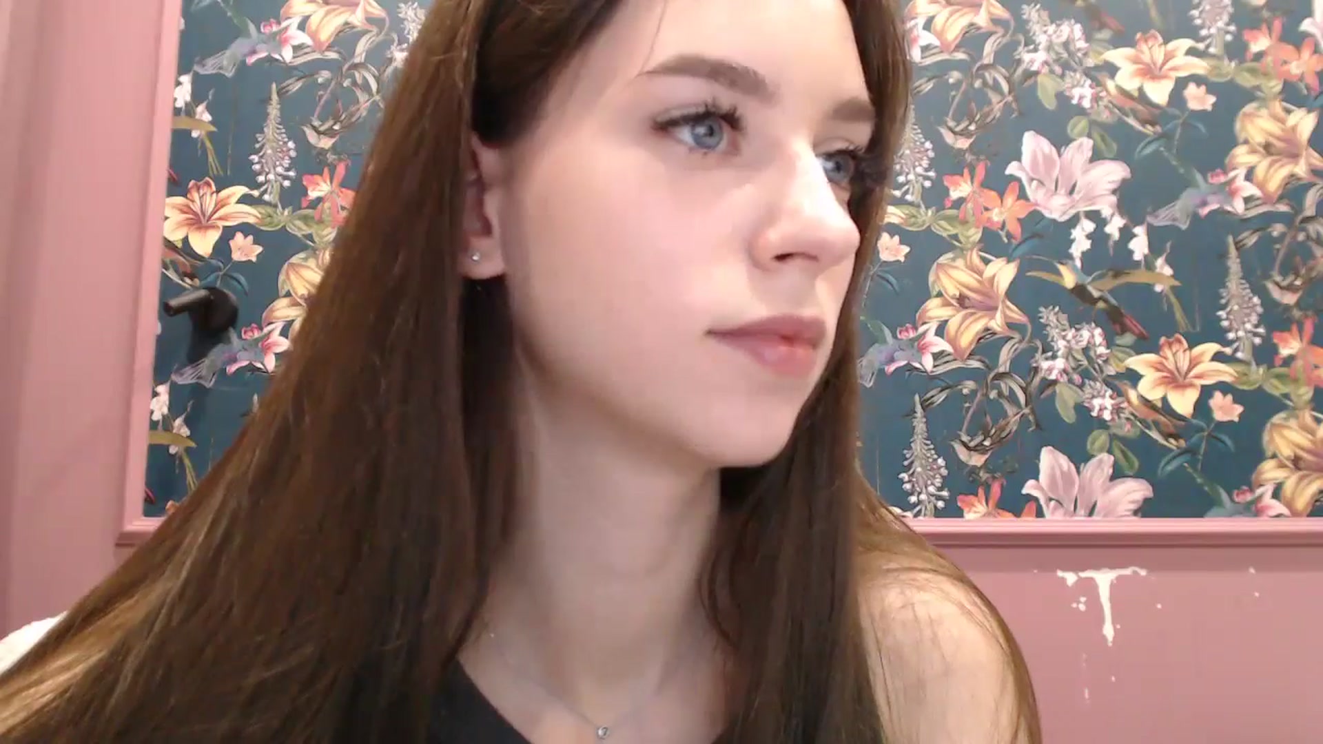Gallery image thumbnail from ElsieF_'s myfreecams stream on, 05/31/2025, 19:25 image 7 of 20