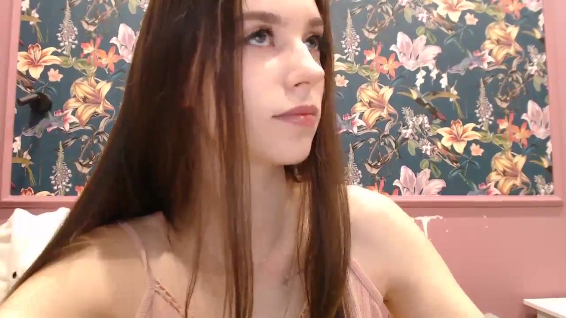 Gallery image thumbnail from ElsieF_'s myfreecams stream on, 06/01/2025, 19:12 image 14 of 20