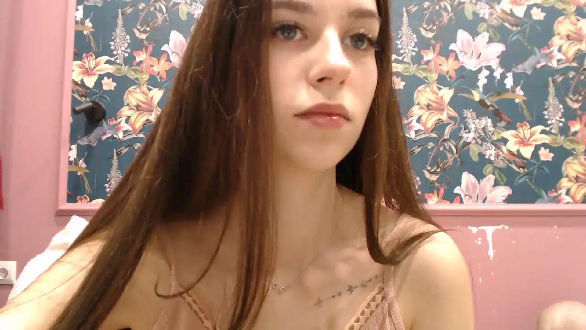 Gallery image thumbnail from ElsieF_'s myfreecams stream on, 06/01/2025, 19:12 image 8 of 20