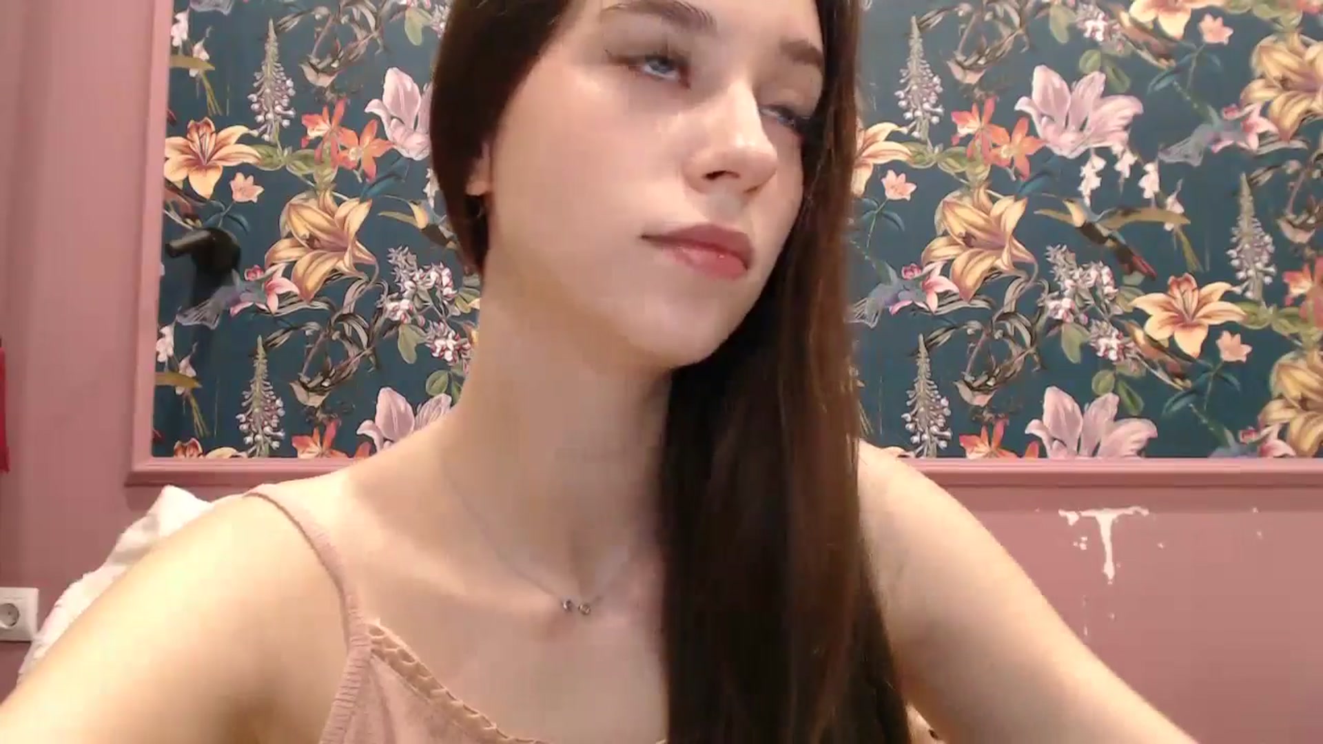 Gallery image thumbnail from ElsieF_'s myfreecams stream on, 06/01/2025, 19:12 image 10 of 20