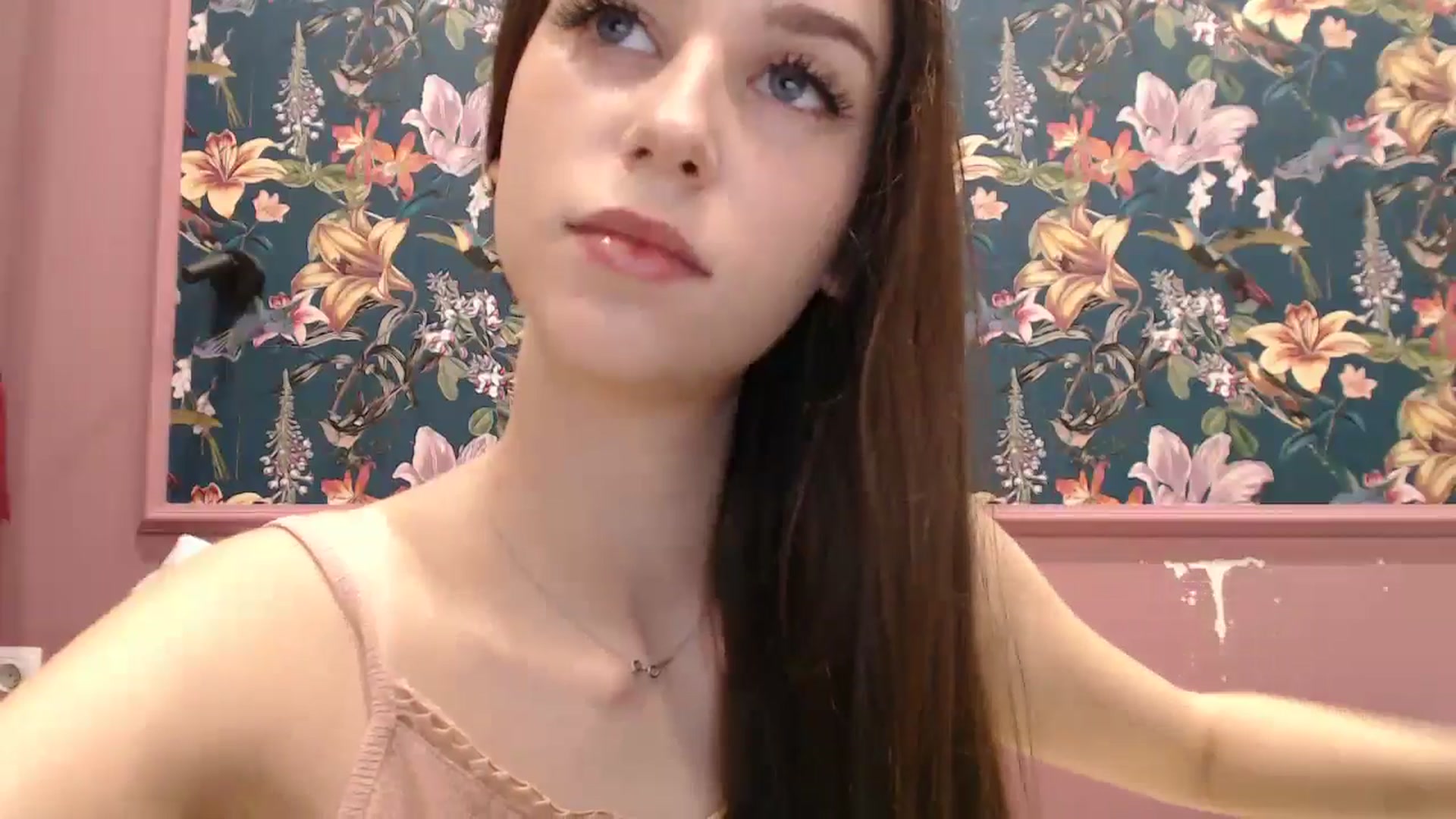 Gallery image thumbnail from ElsieF_'s myfreecams stream on, 06/01/2025, 19:12 image 9 of 20