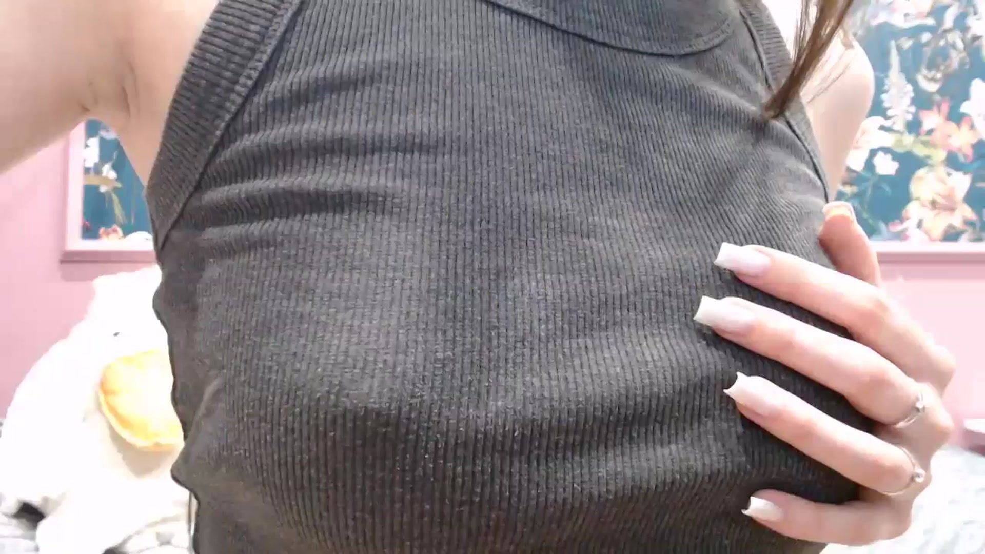 Gallery image thumbnail from ElsieF_'s myfreecams stream on, 06/16/2025, 18:58 image 5 of 20
